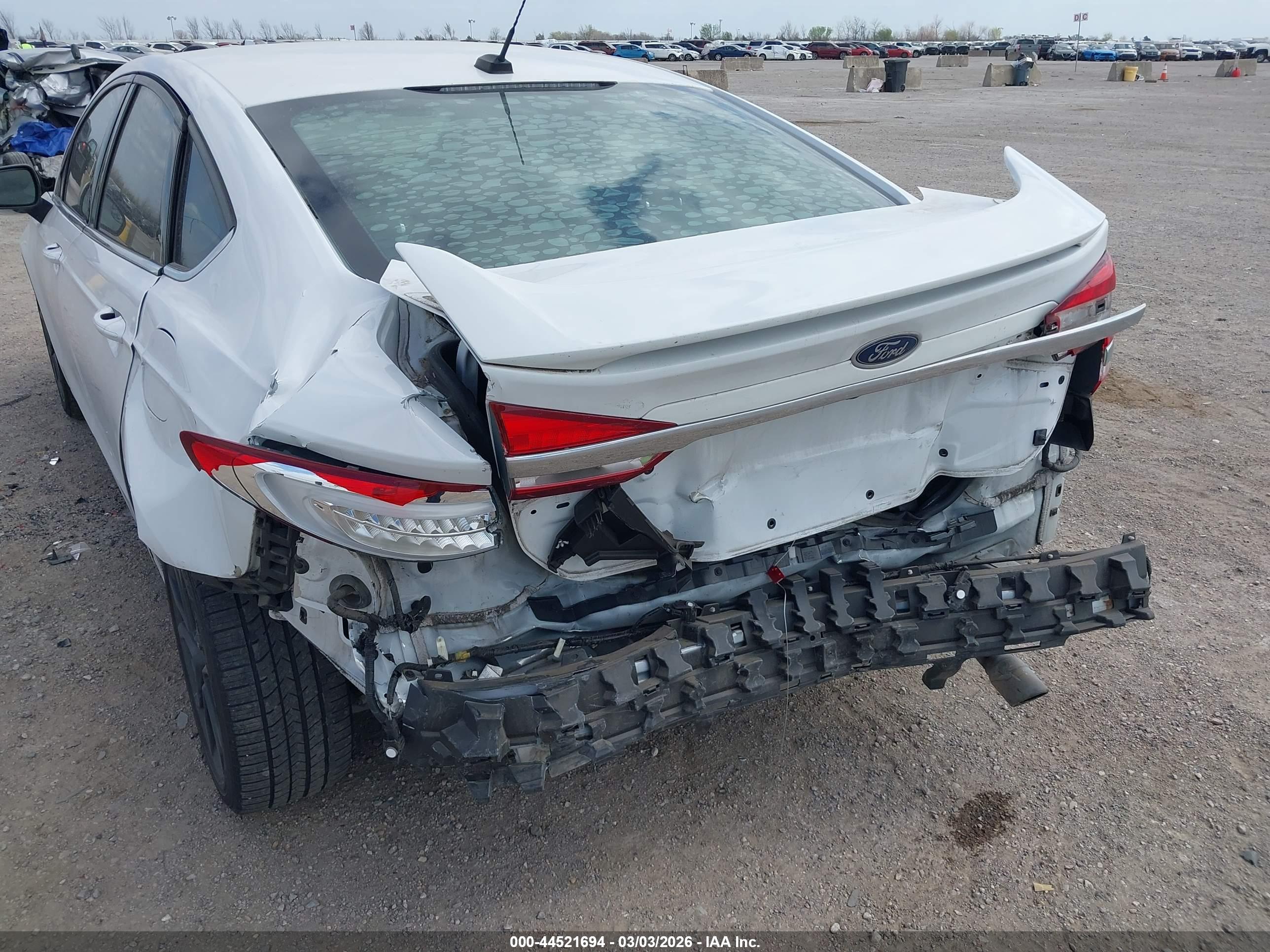 FORD FUSION image 6