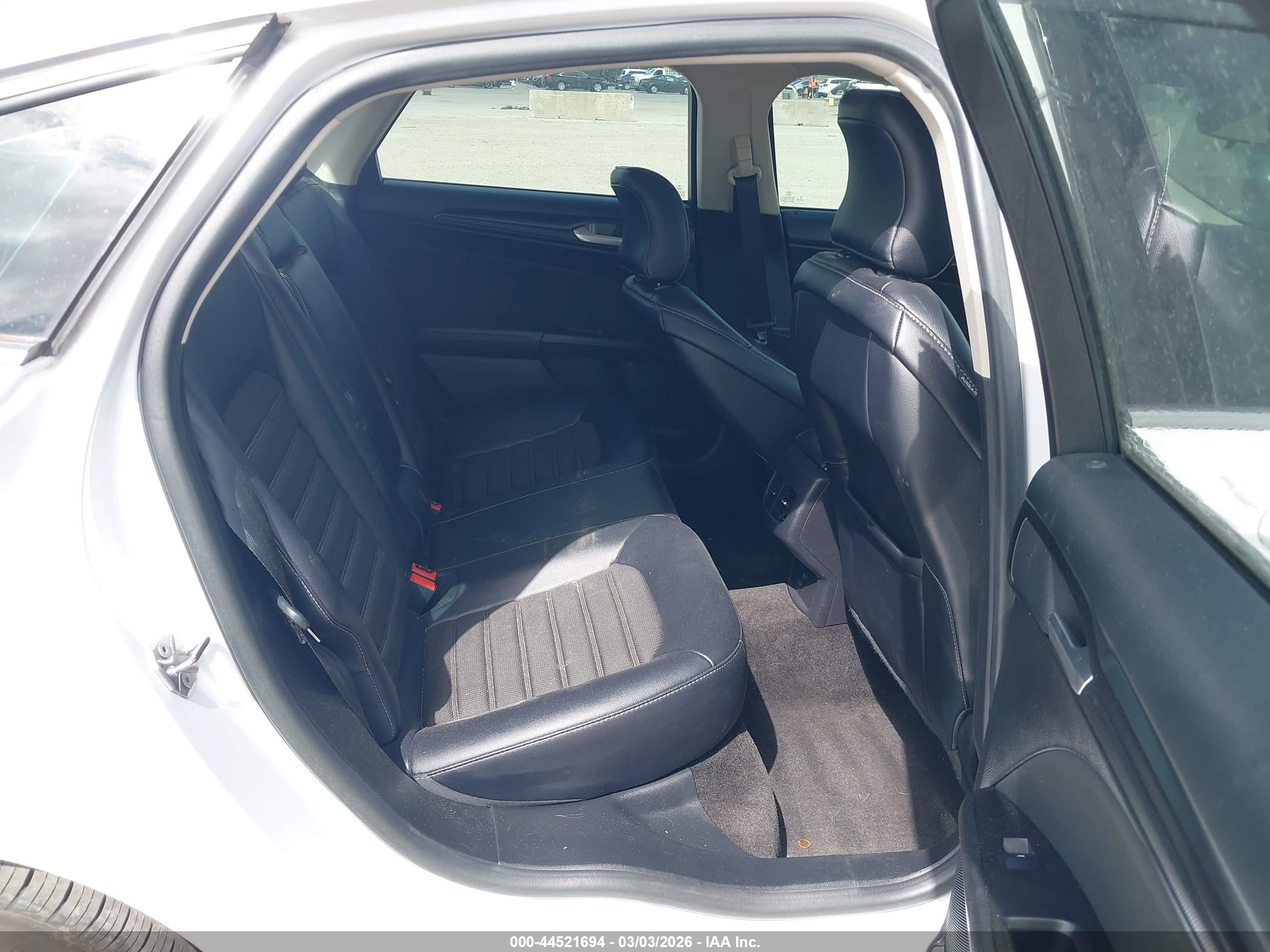 FORD FUSION image 8