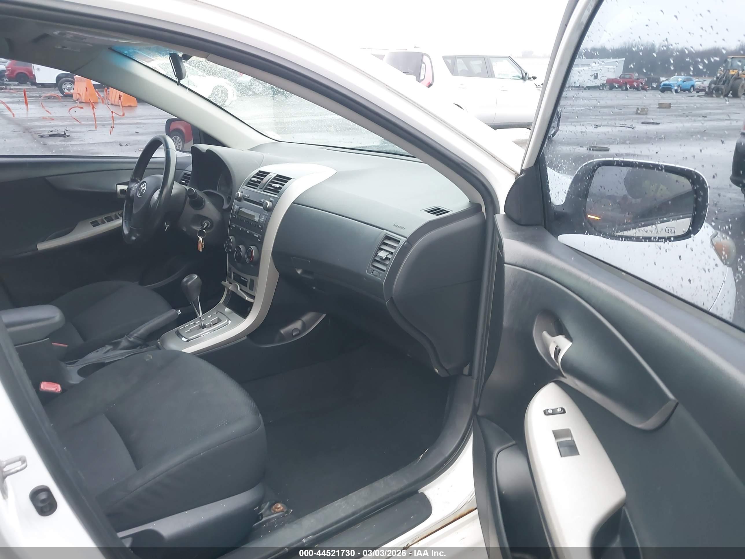 TOYOTA COROLLA image 5