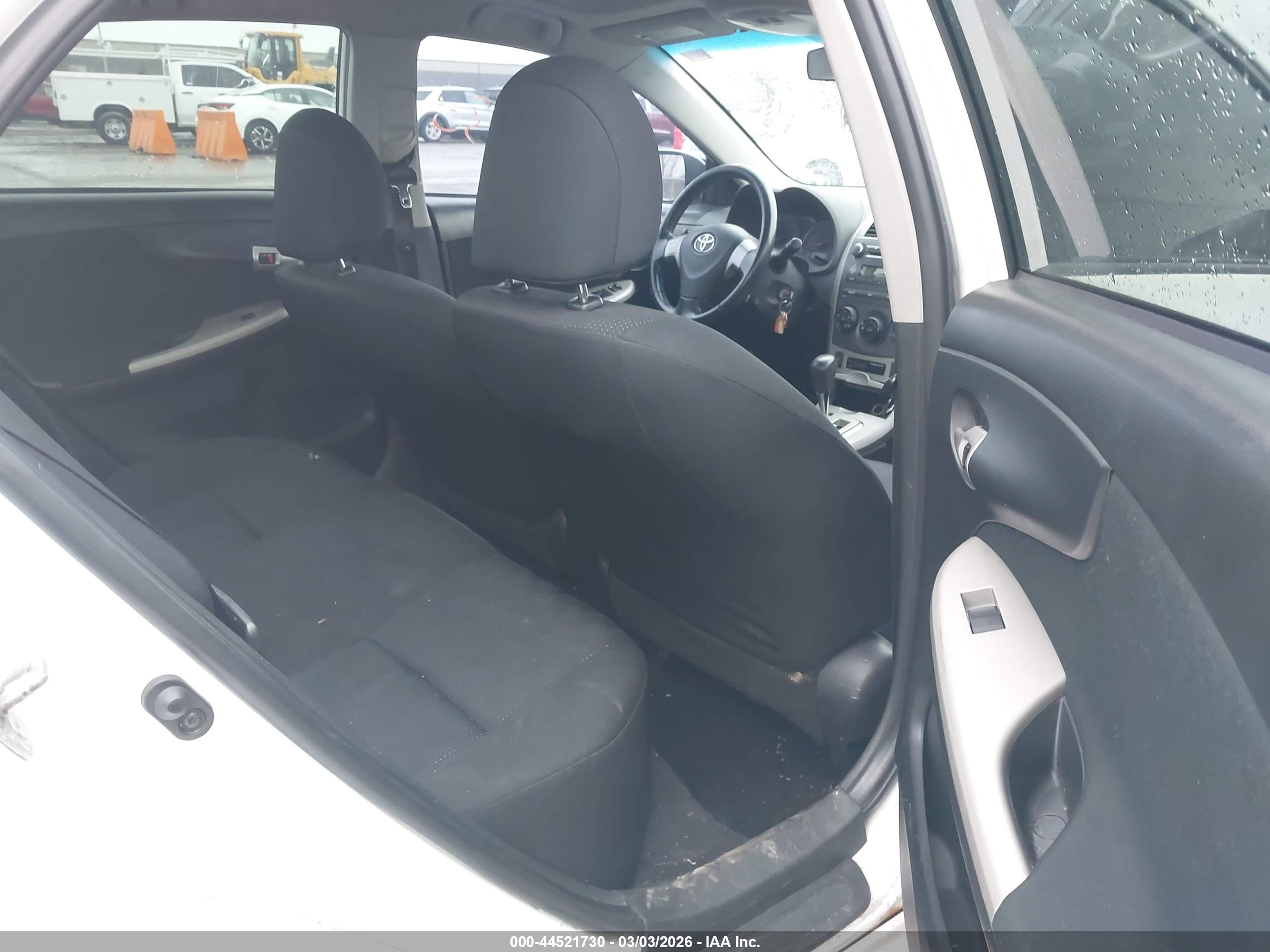 TOYOTA COROLLA image 8