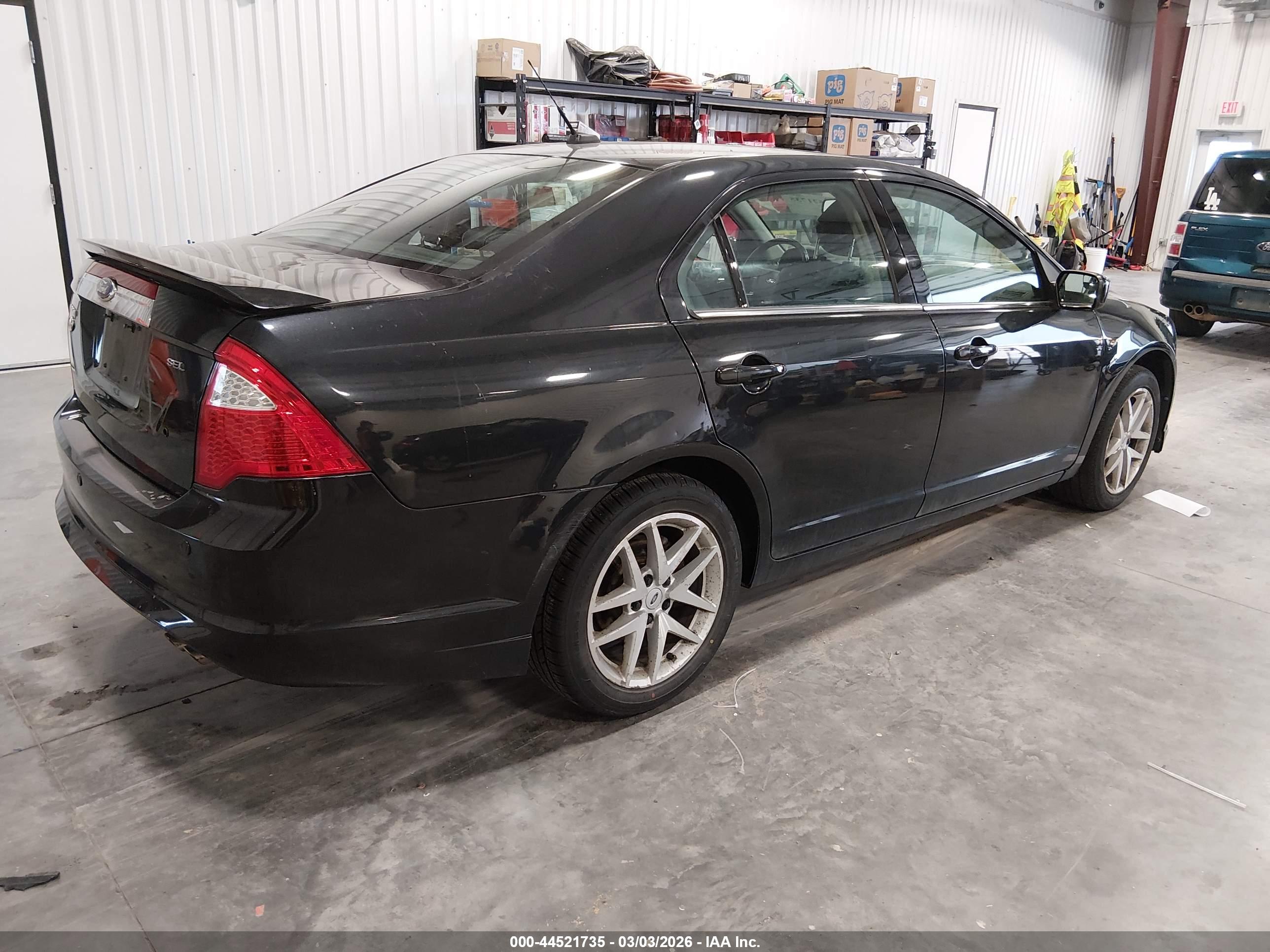 FORD FUSION image 4