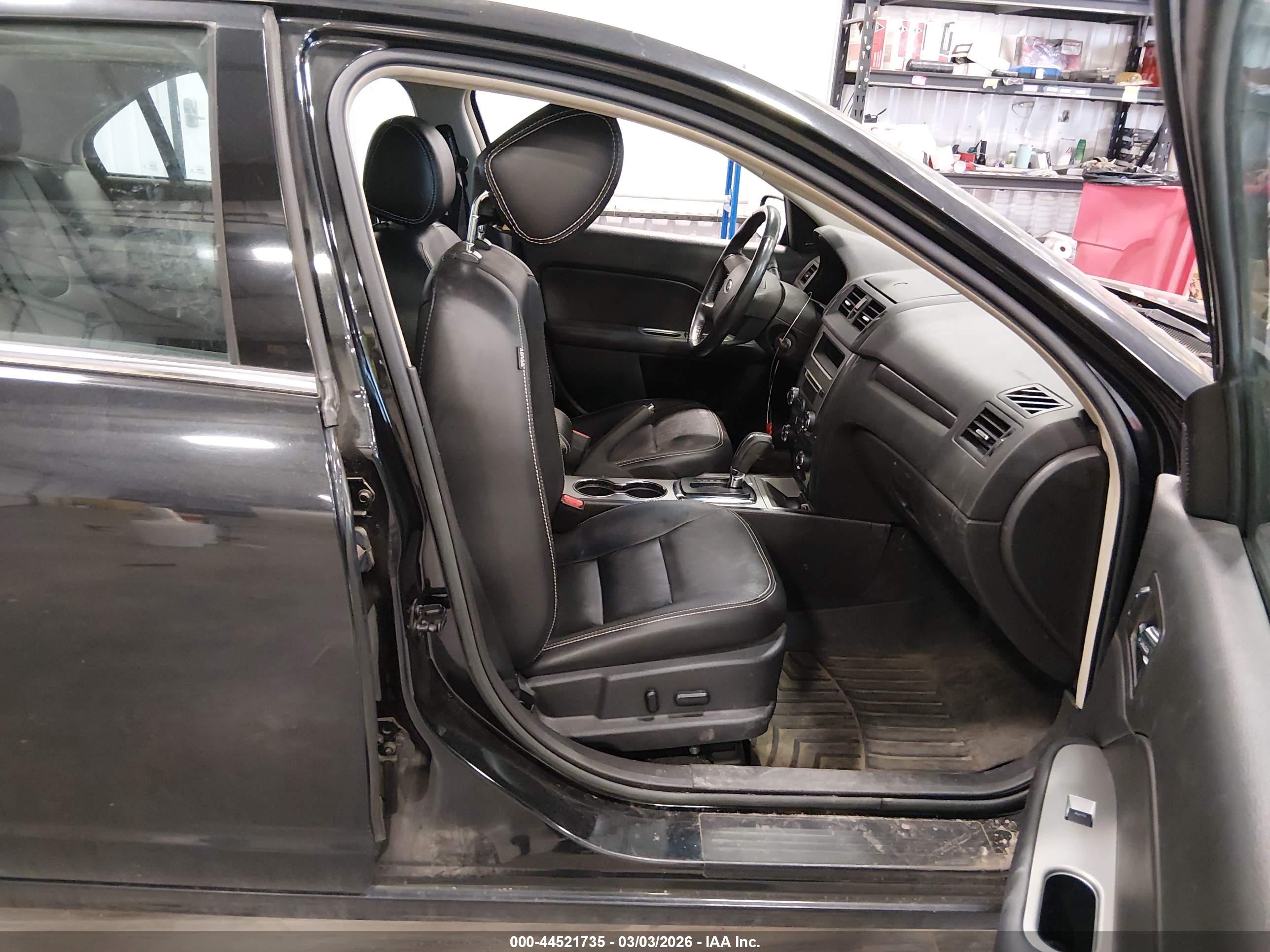 FORD FUSION image 5