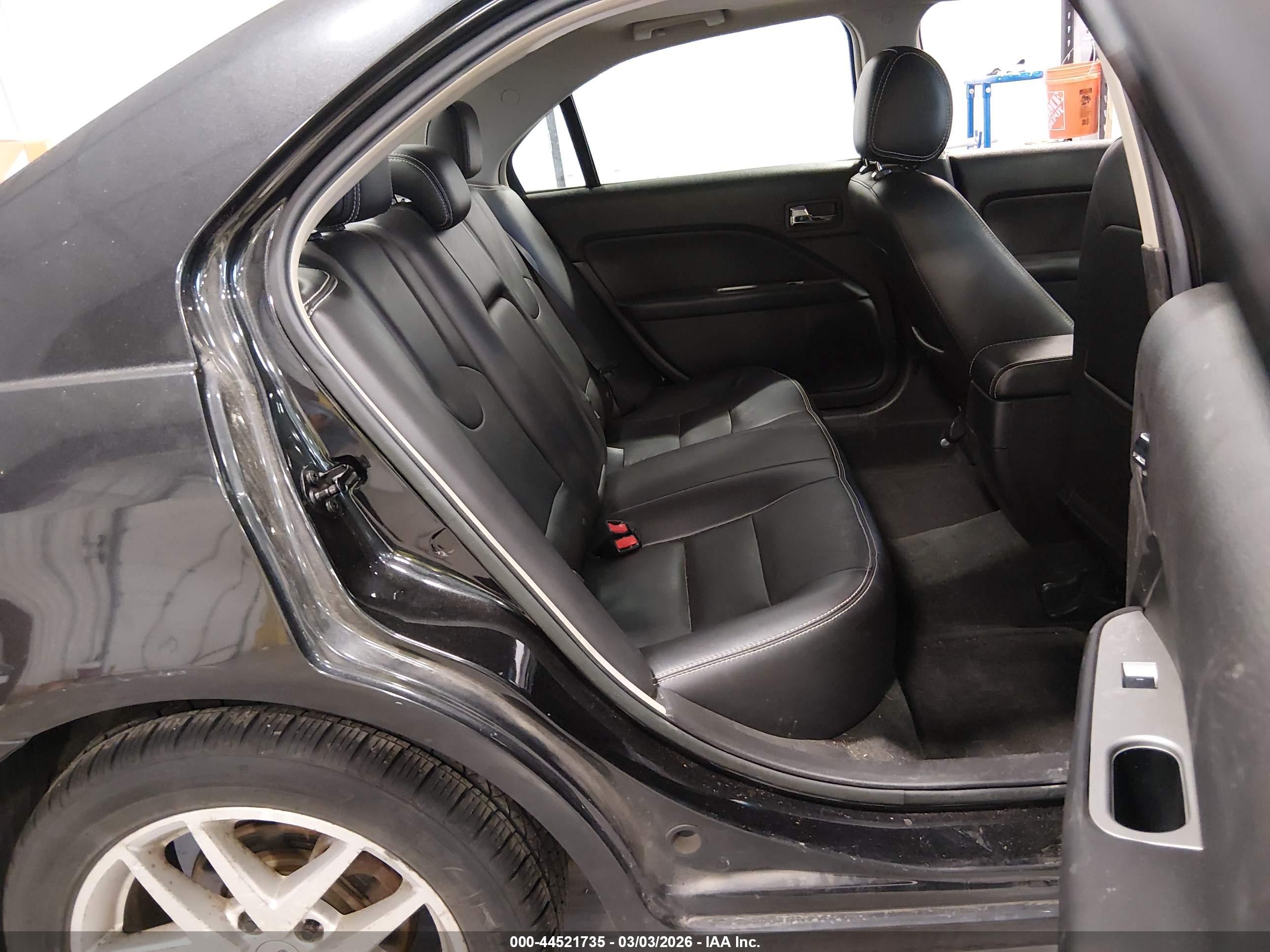 FORD FUSION image 8