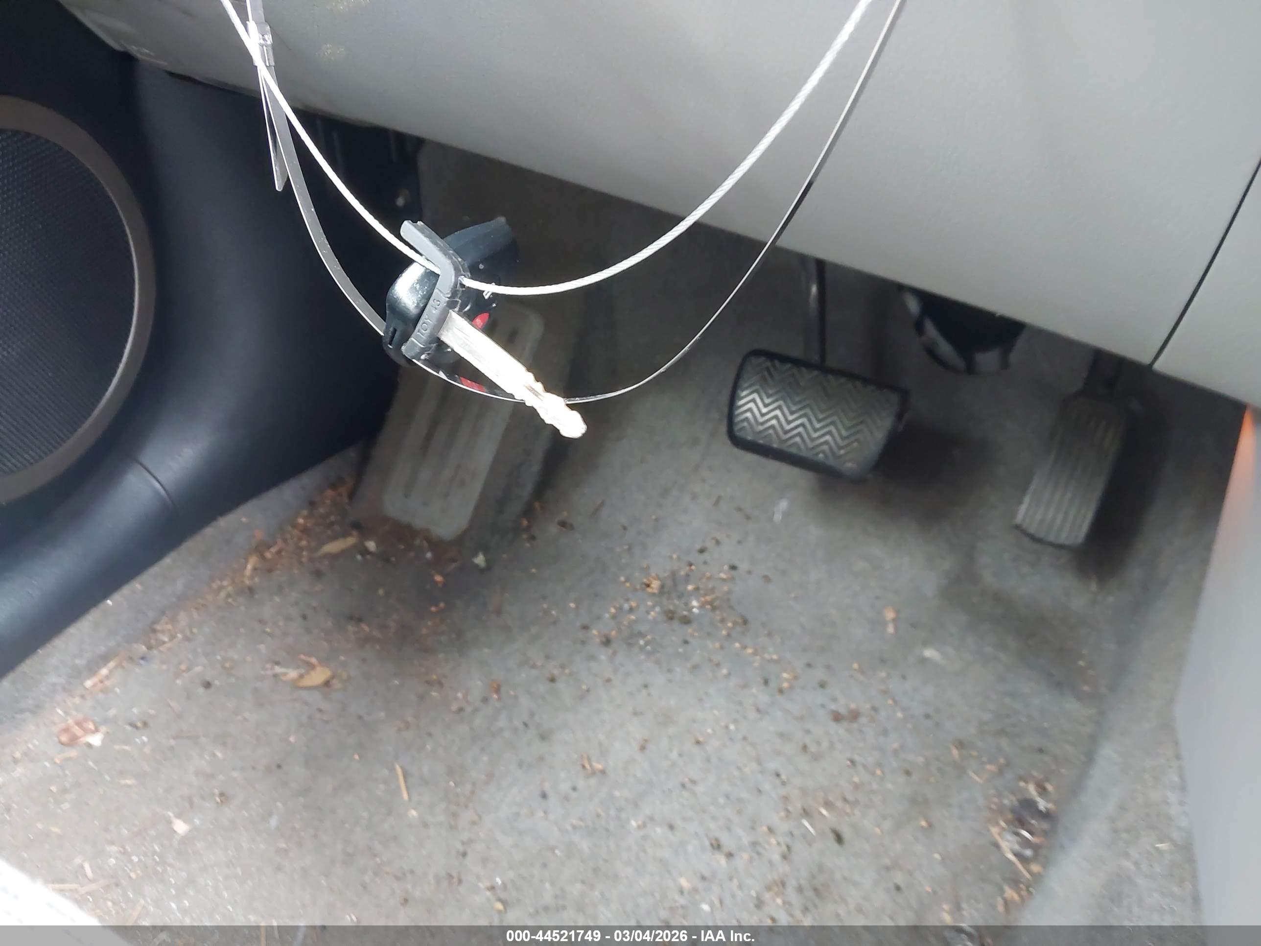 TOYOTA RAV4 image 11