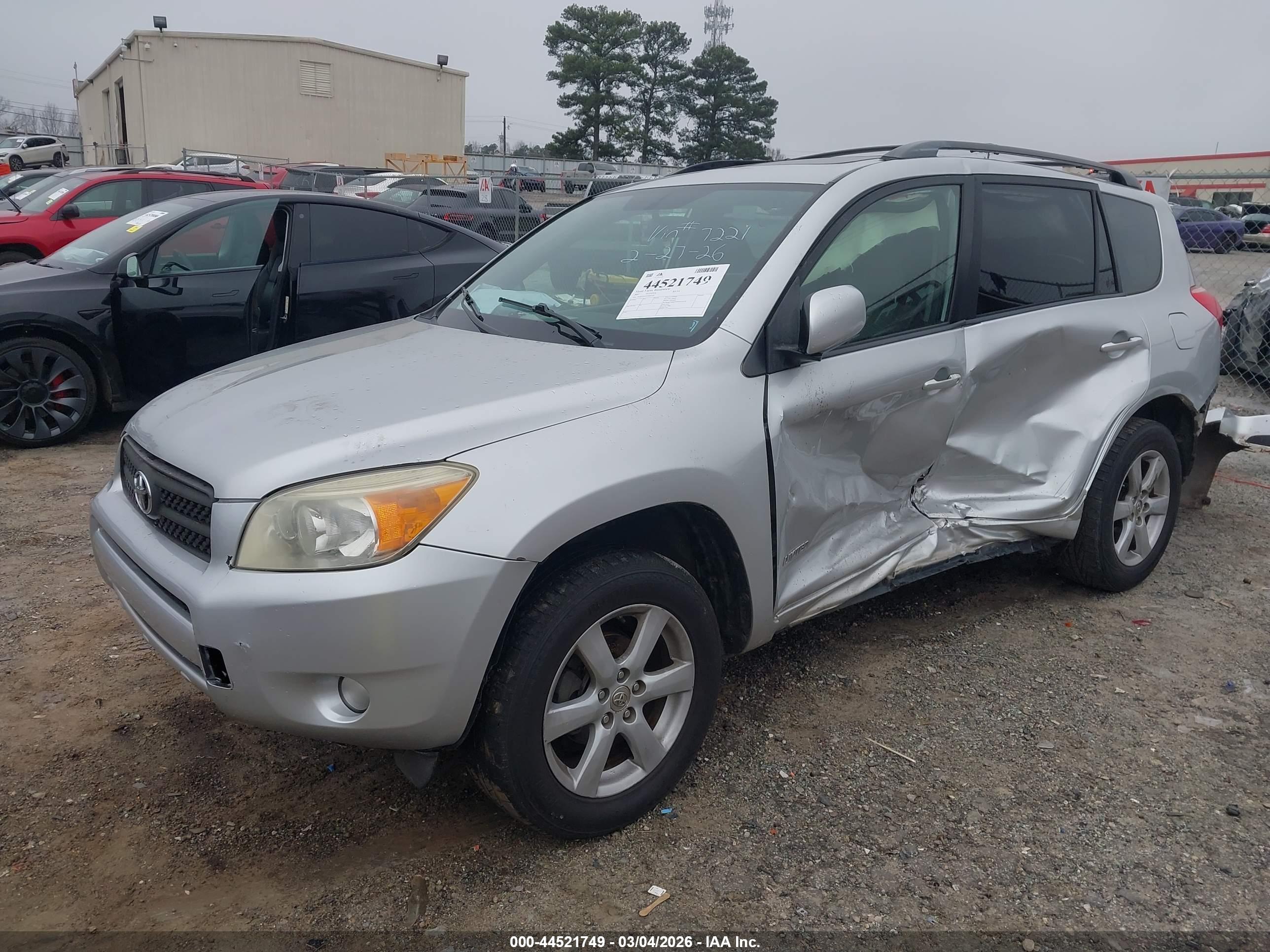 TOYOTA RAV4 image 2