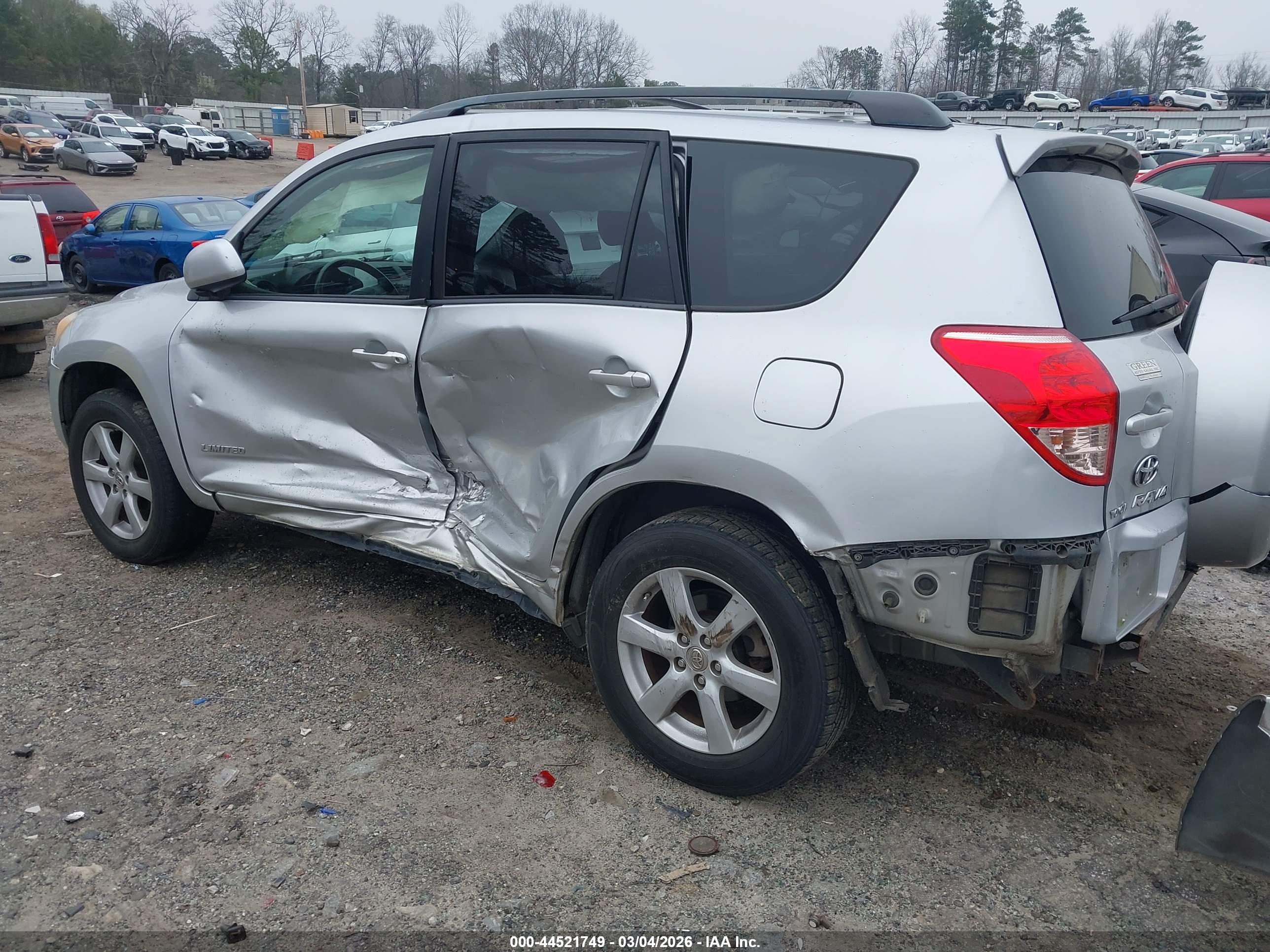 TOYOTA RAV4 image 3