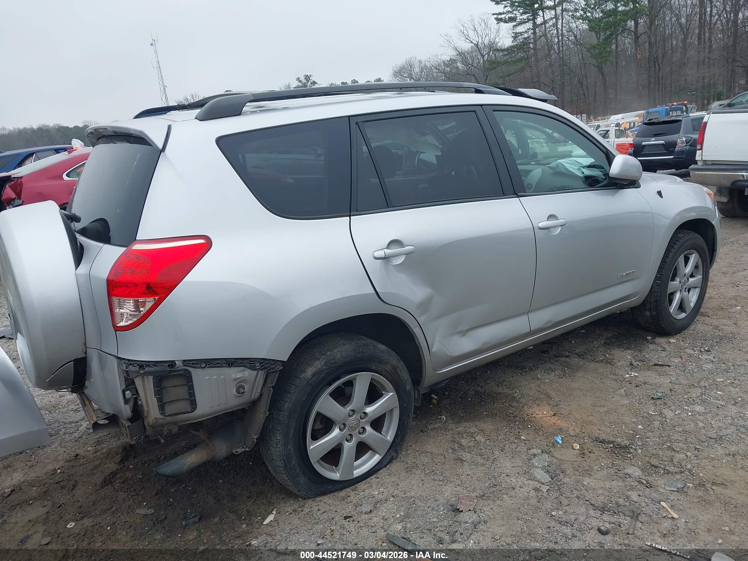 TOYOTA RAV4 image 4
