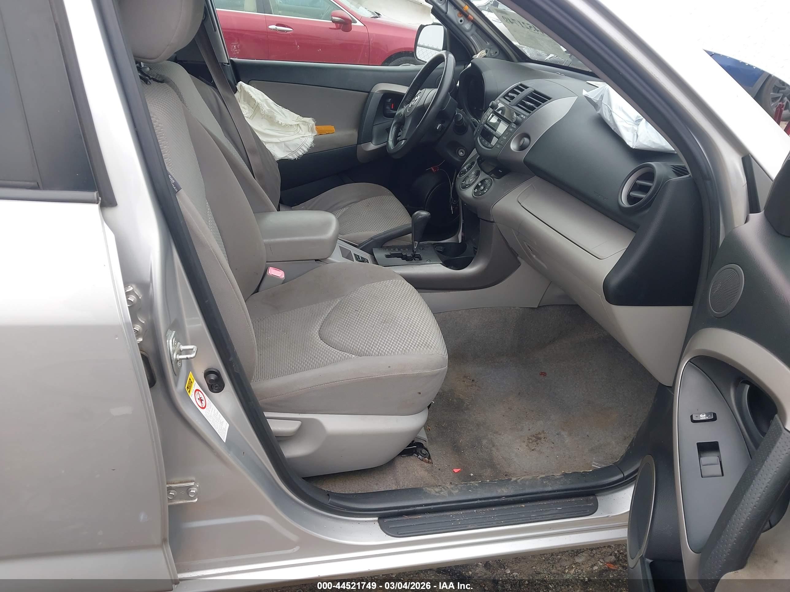 TOYOTA RAV4 image 5
