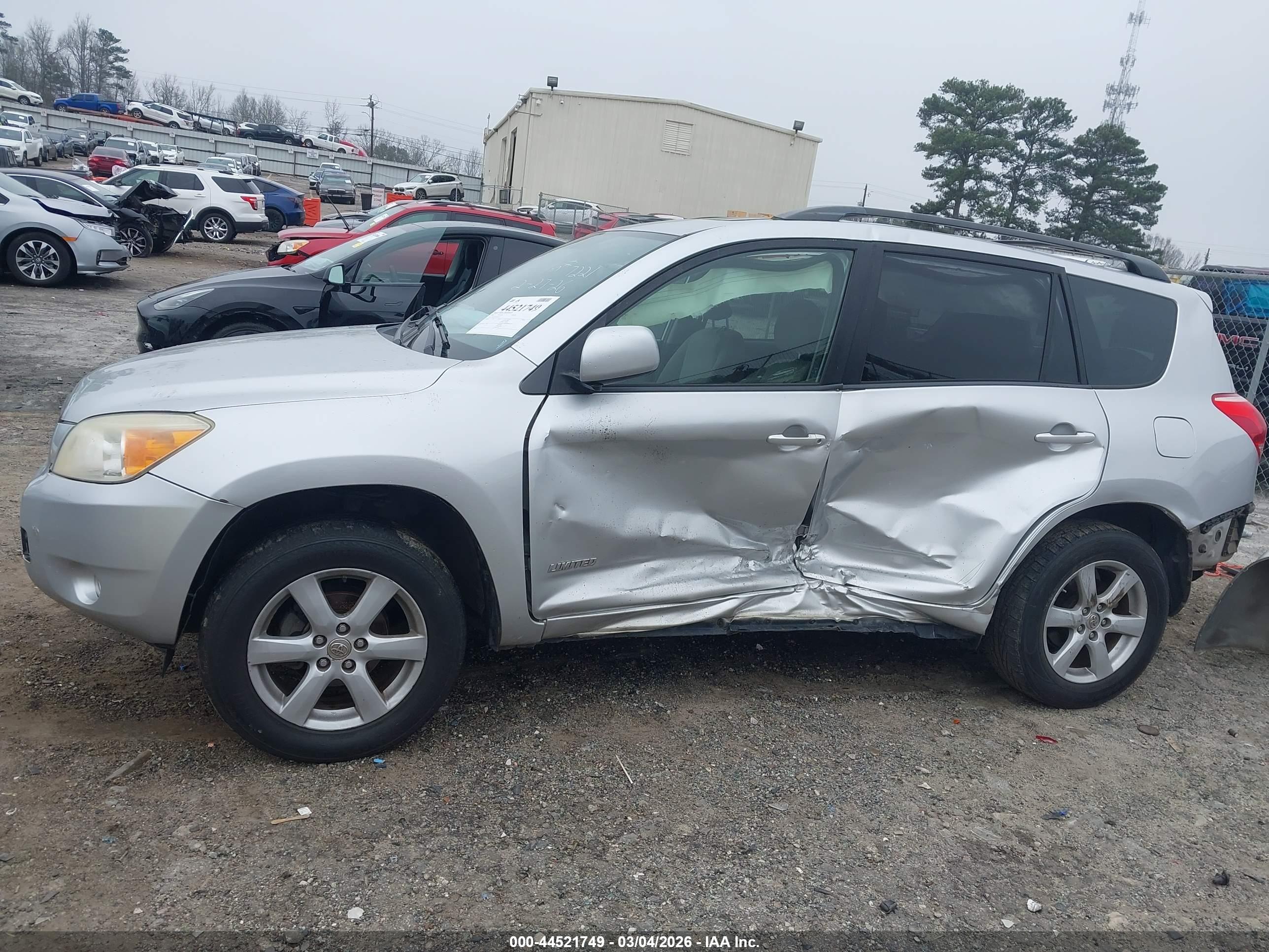 TOYOTA RAV4 image 6