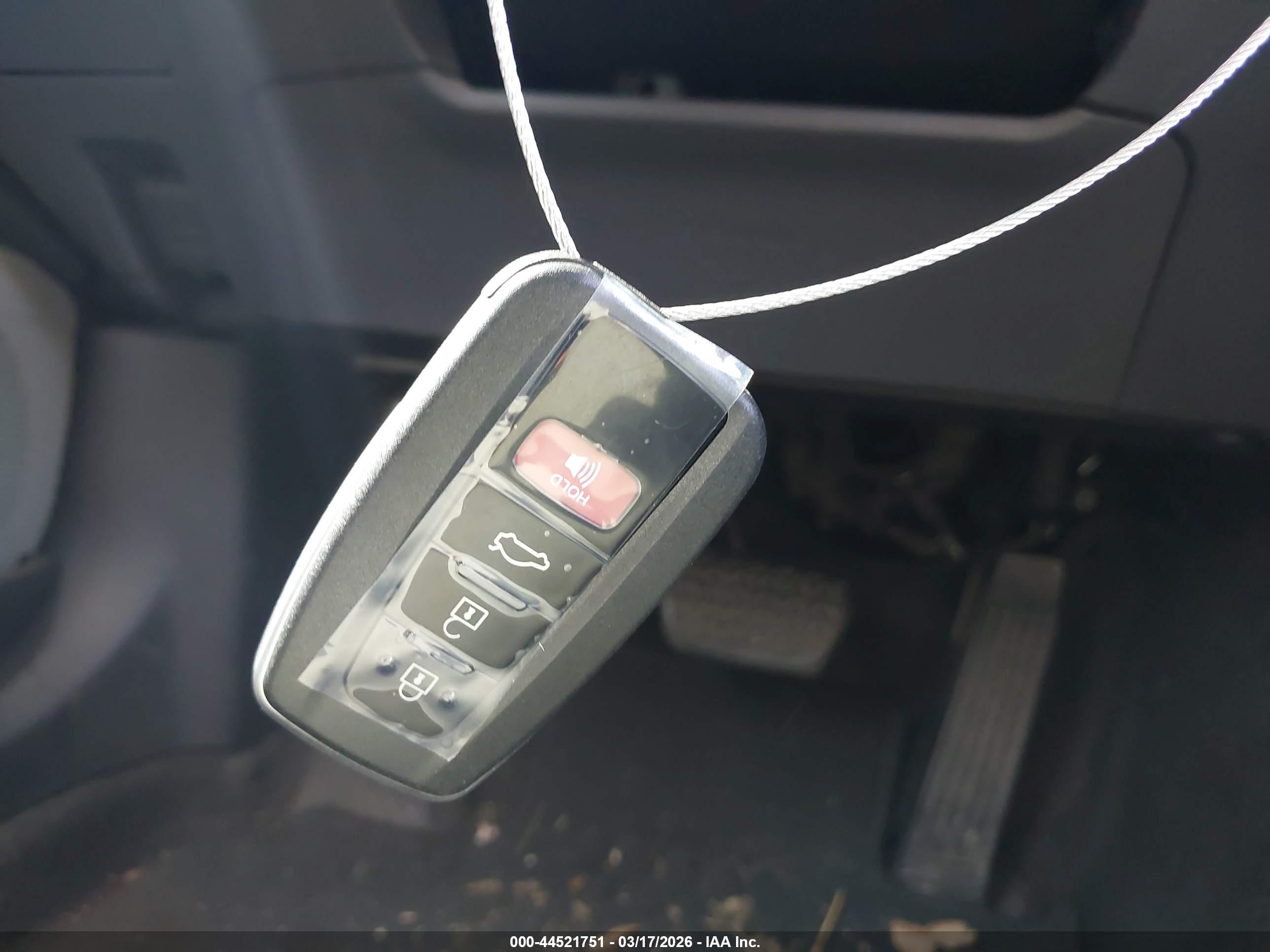 TOYOTA CAMRY image 11