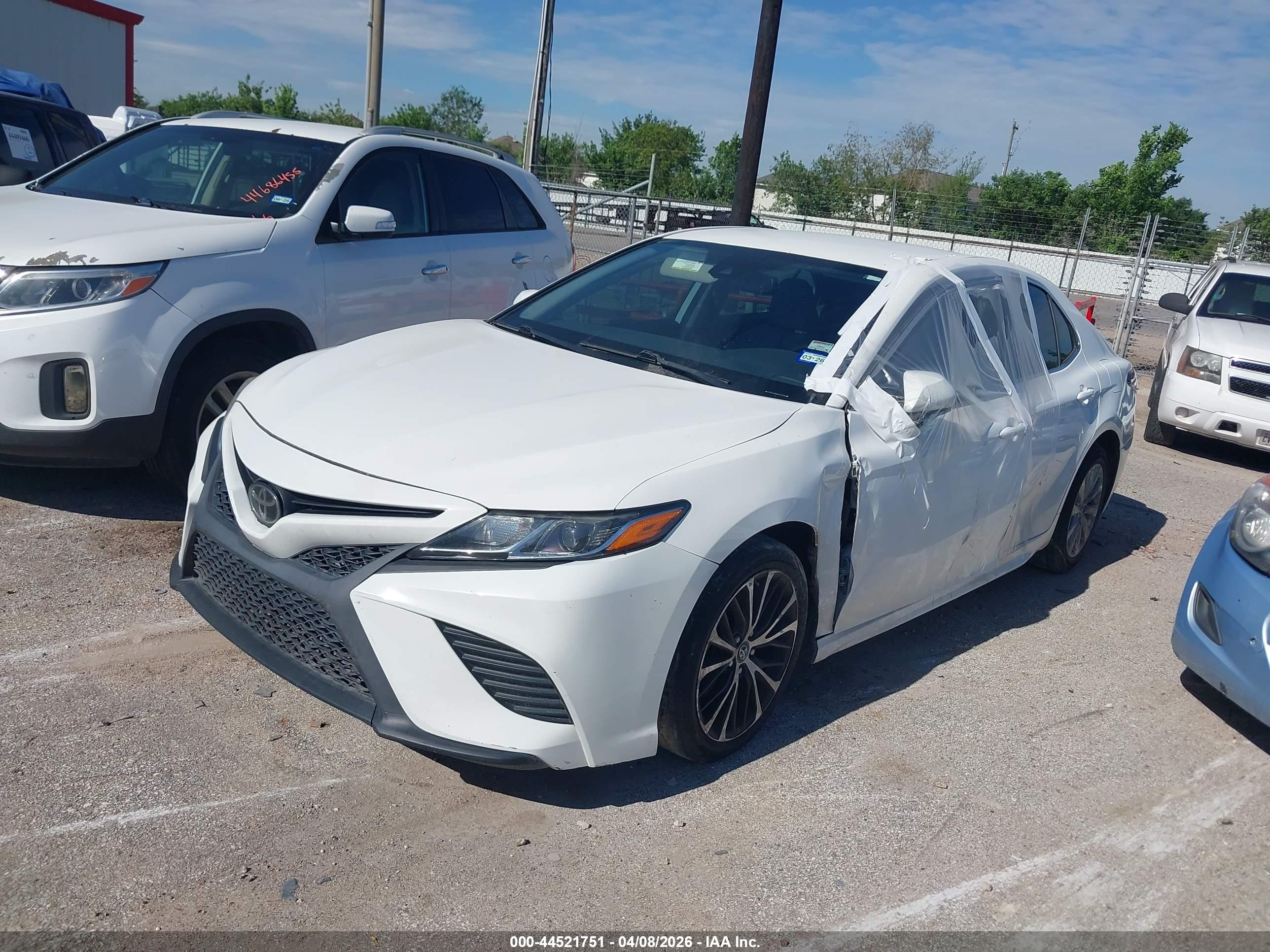 TOYOTA CAMRY image 2
