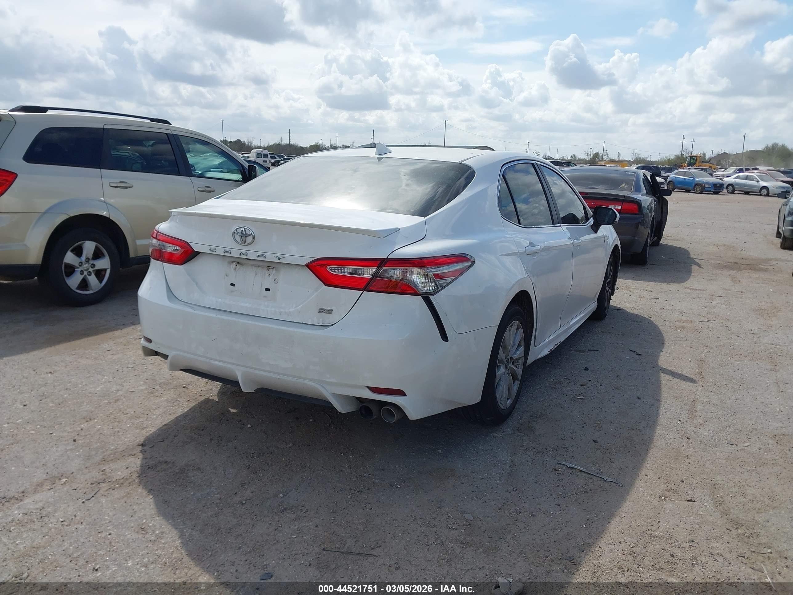 TOYOTA CAMRY image 4