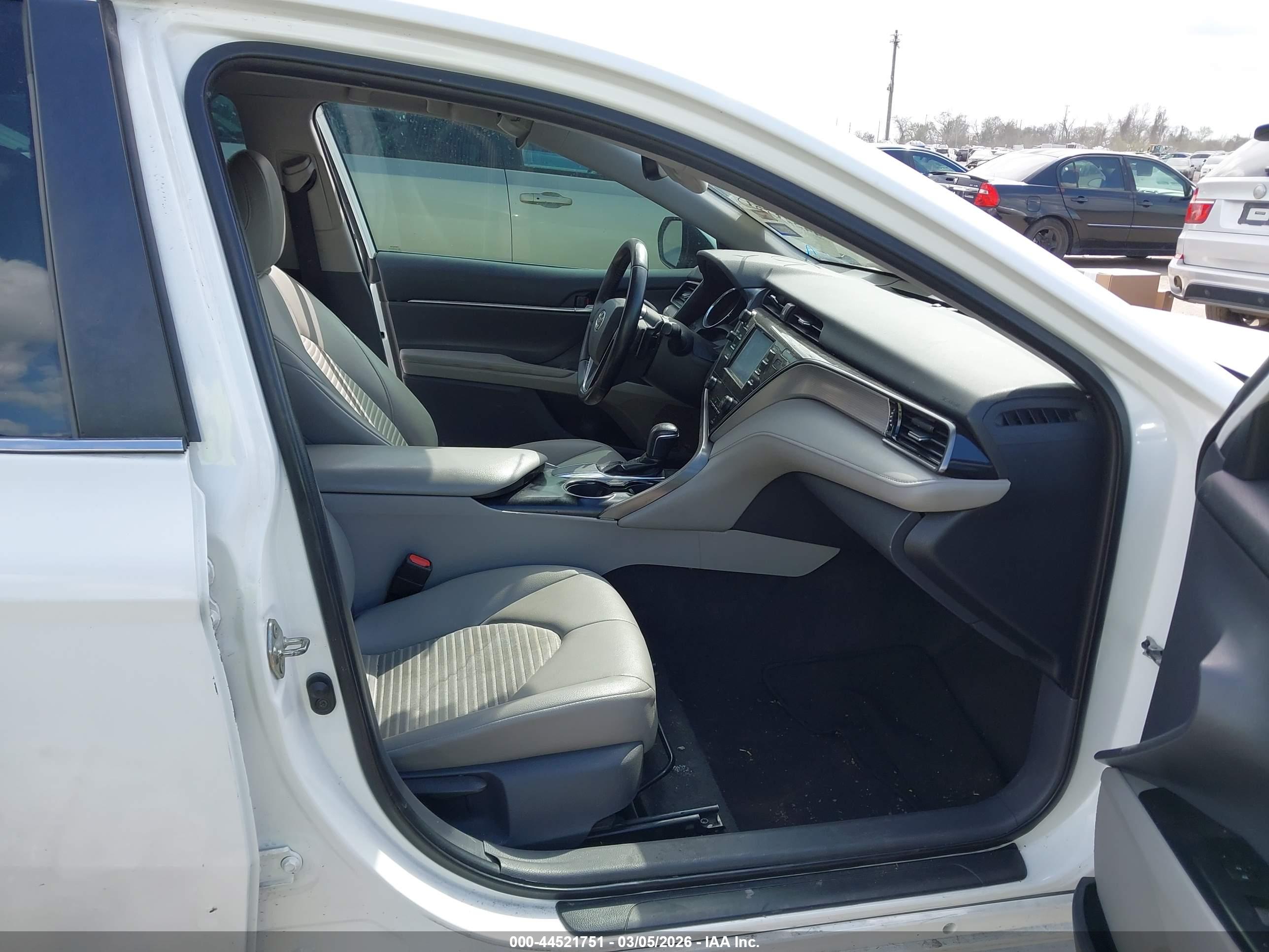 TOYOTA CAMRY image 5