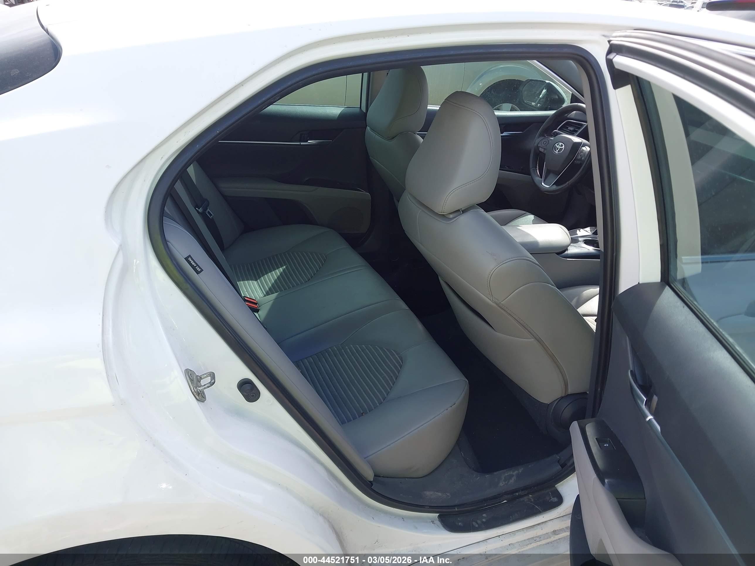 TOYOTA CAMRY image 8
