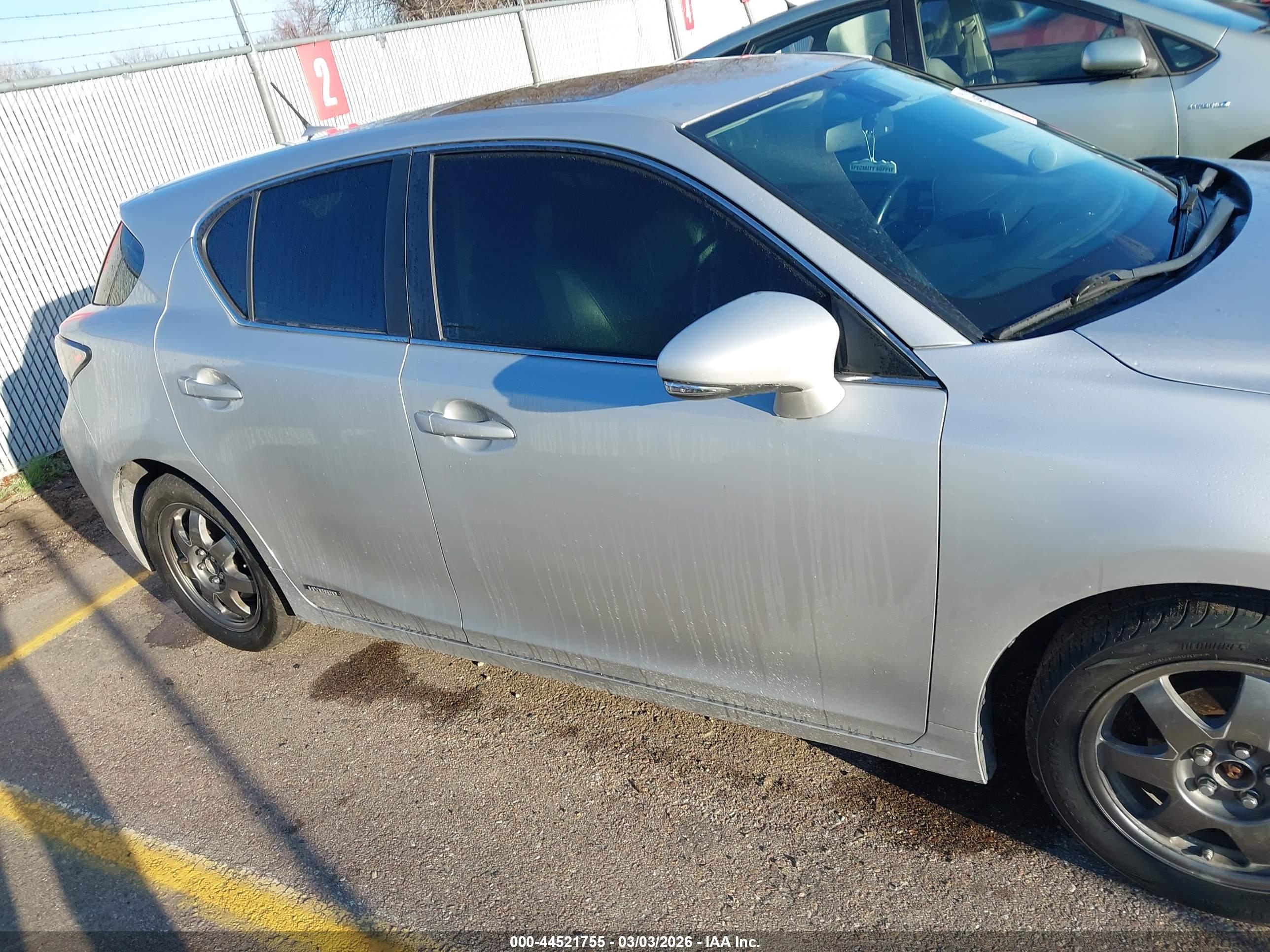 LEXUS CT image 6