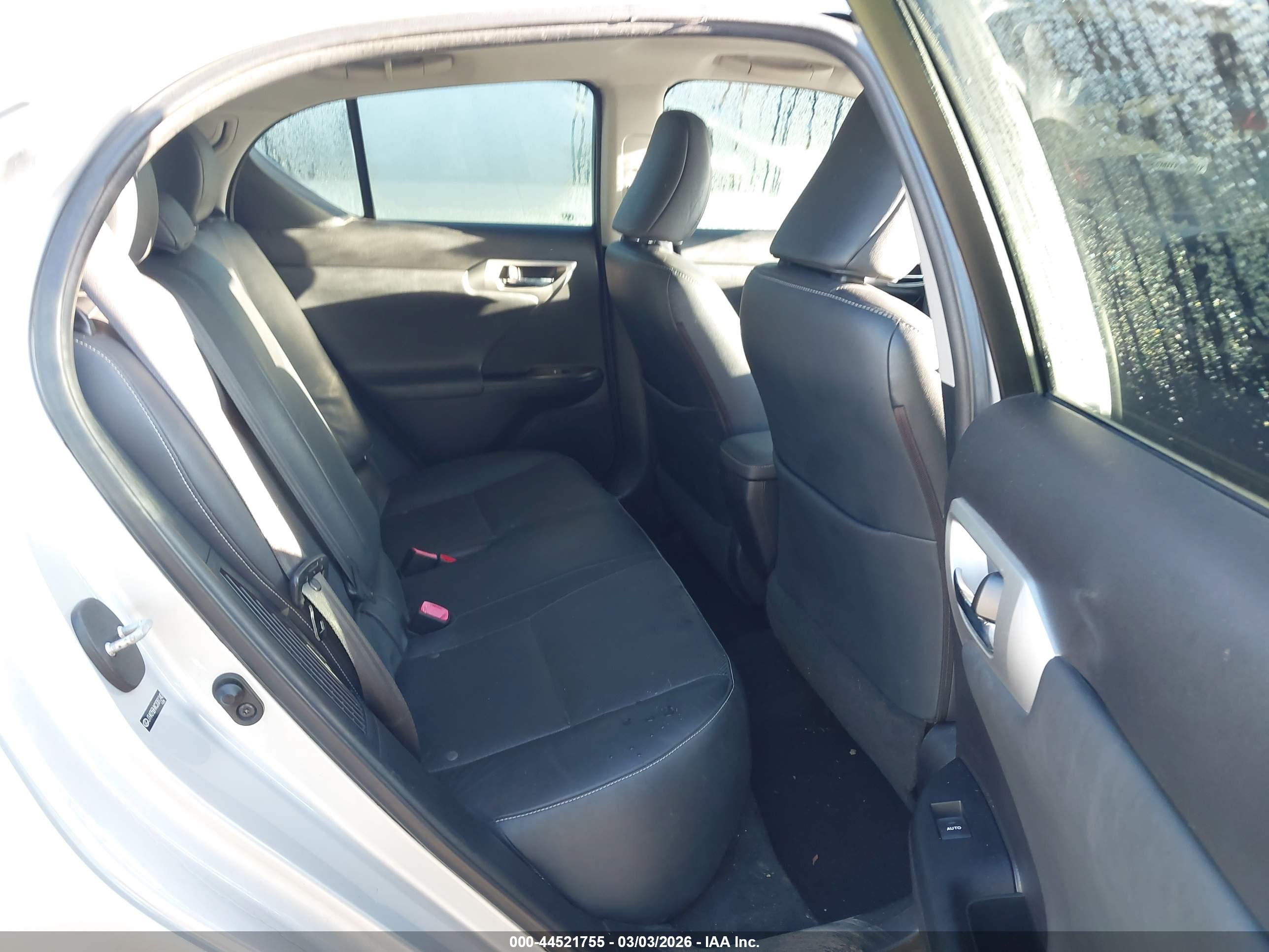 LEXUS CT image 8