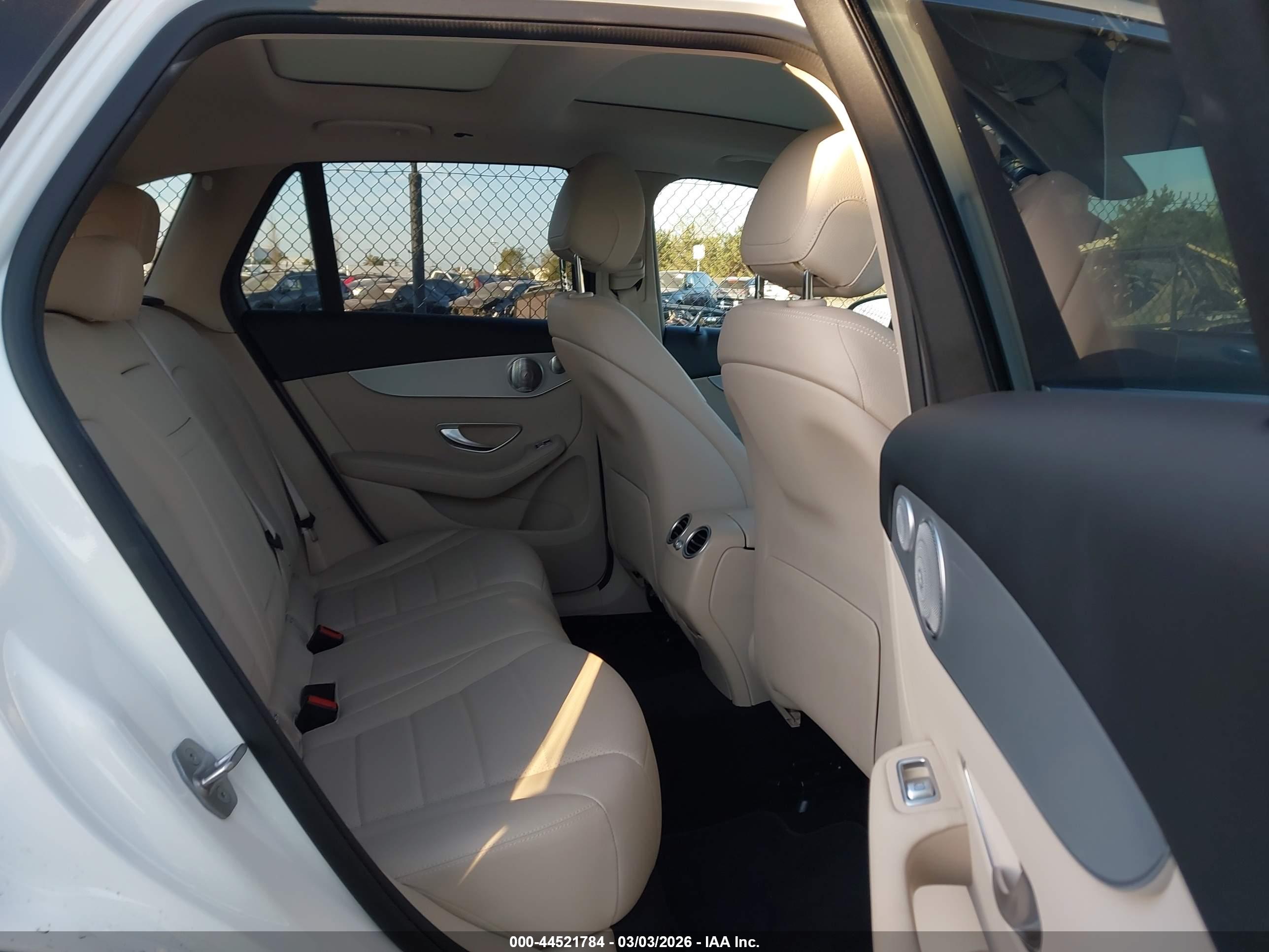 MERCEDES-BENZ GLC image 8