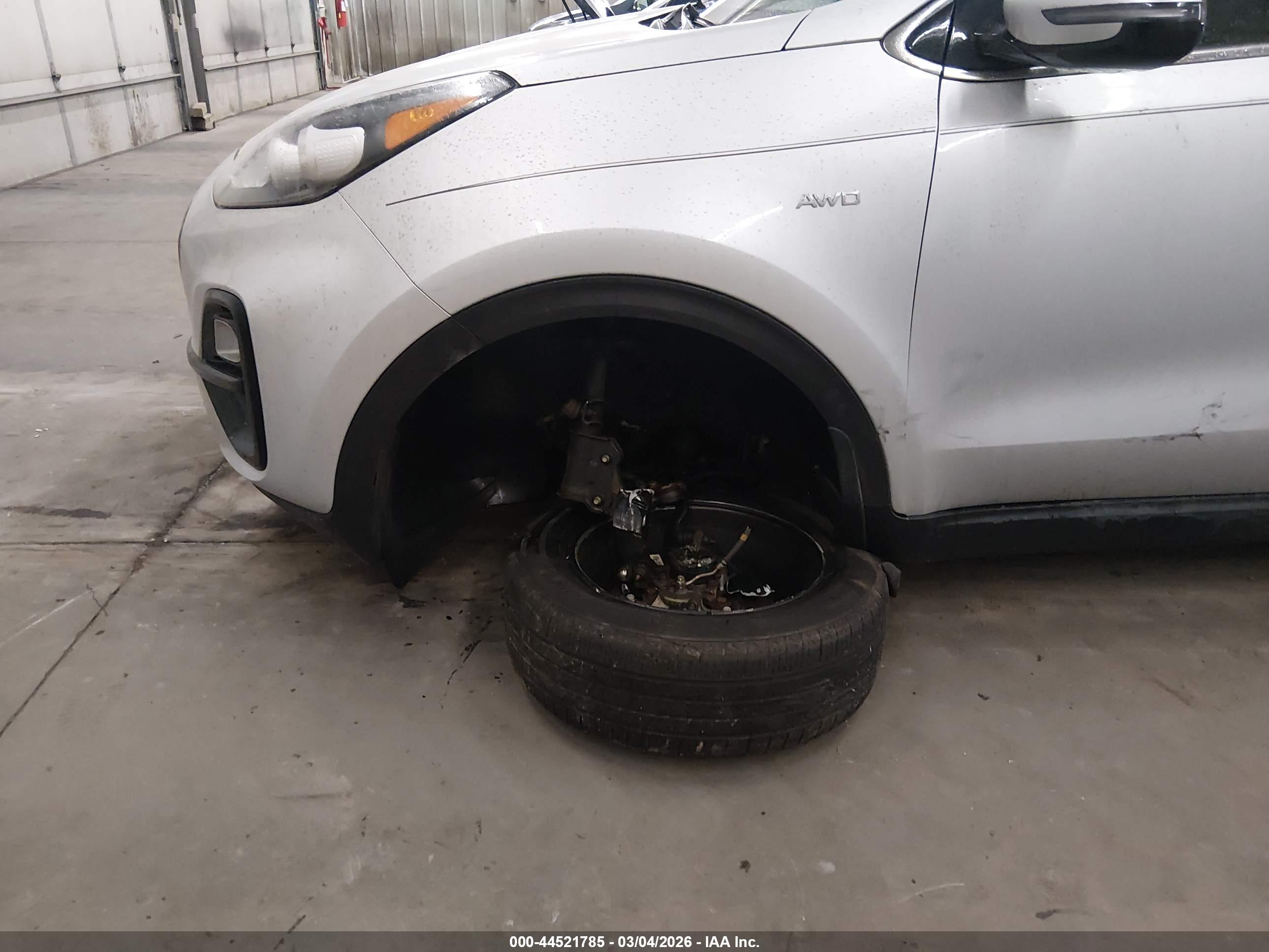 KIA SPORTAGE image 6