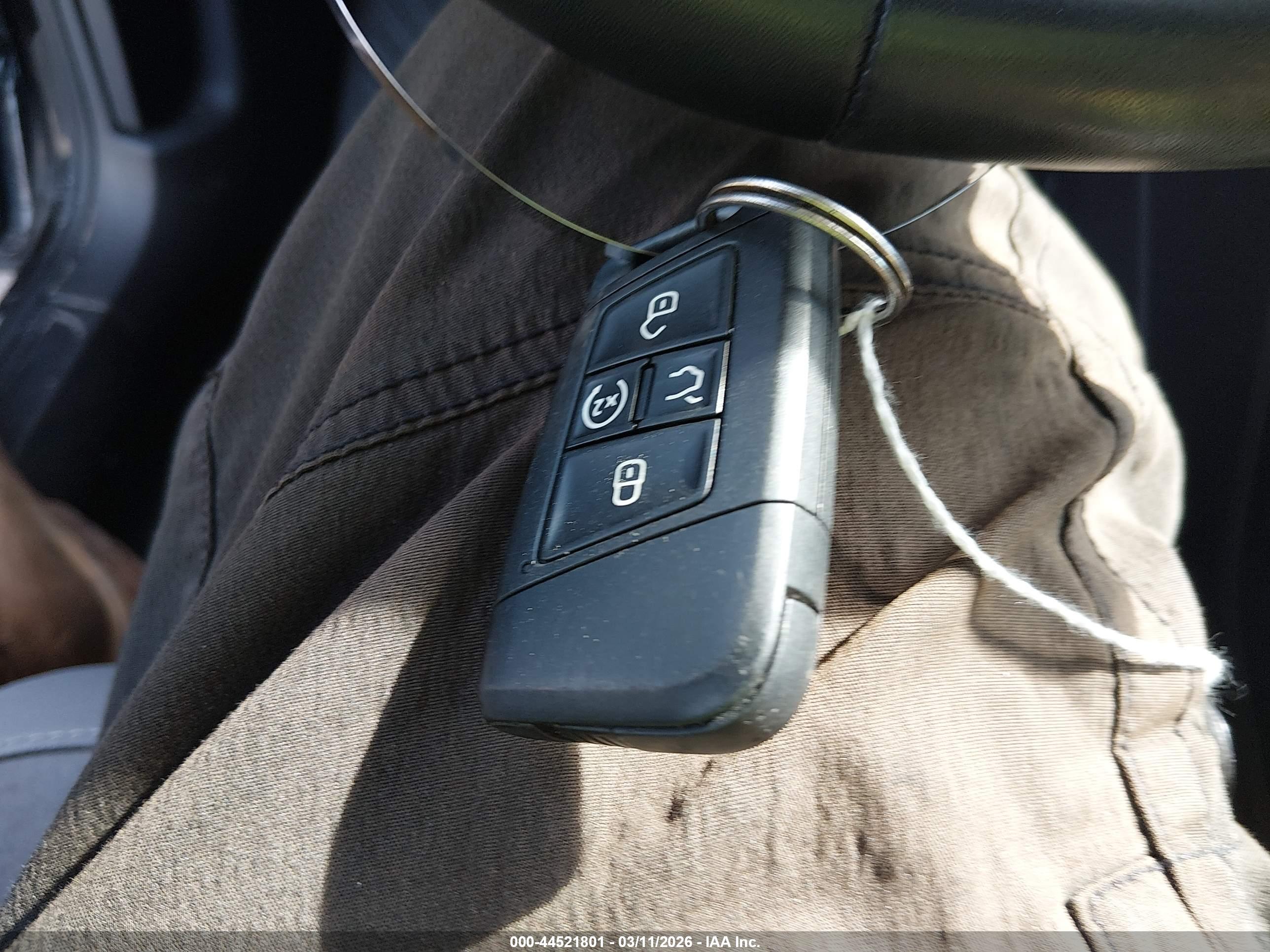 VOLKSWAGEN TAOS image 11