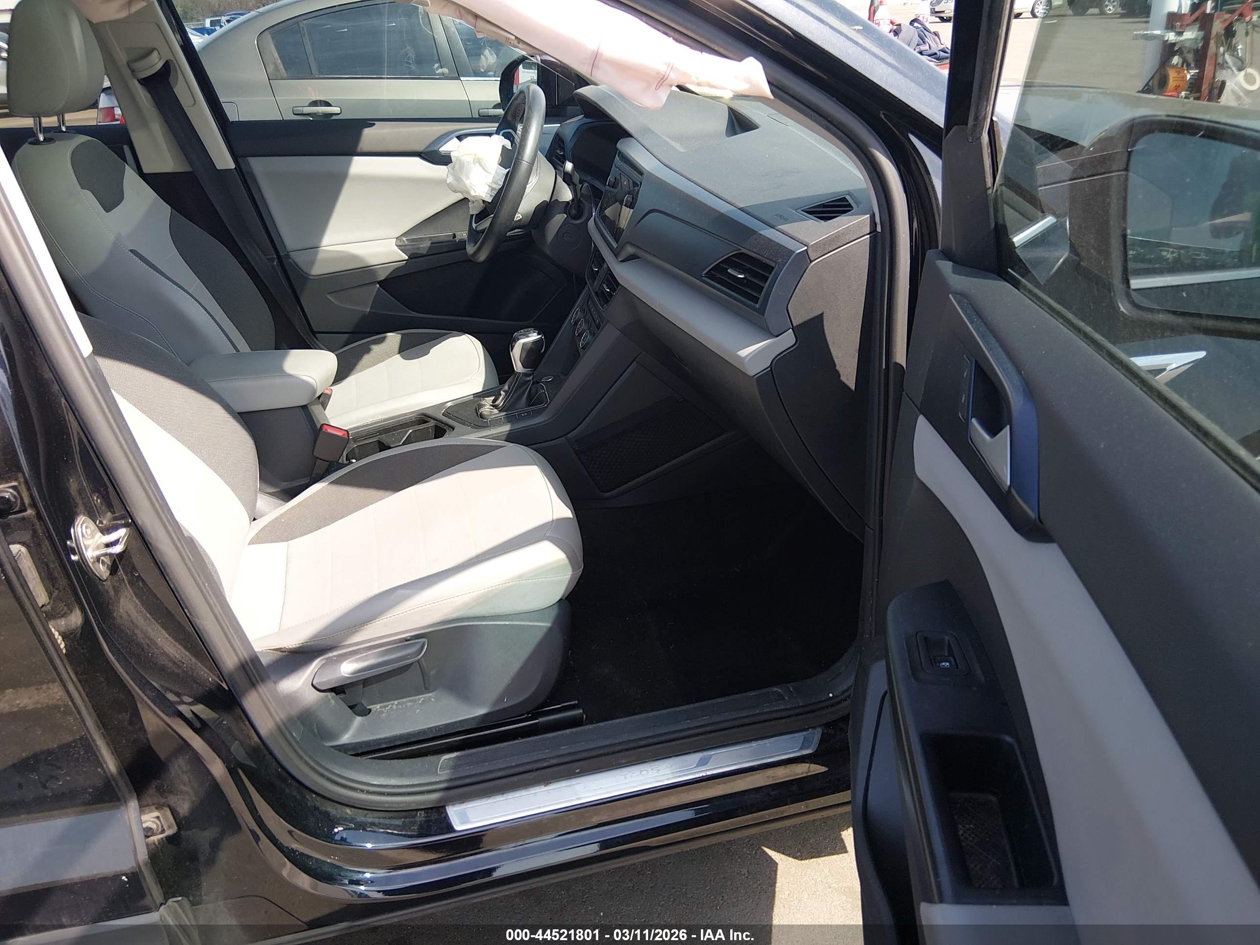 VOLKSWAGEN TAOS image 5