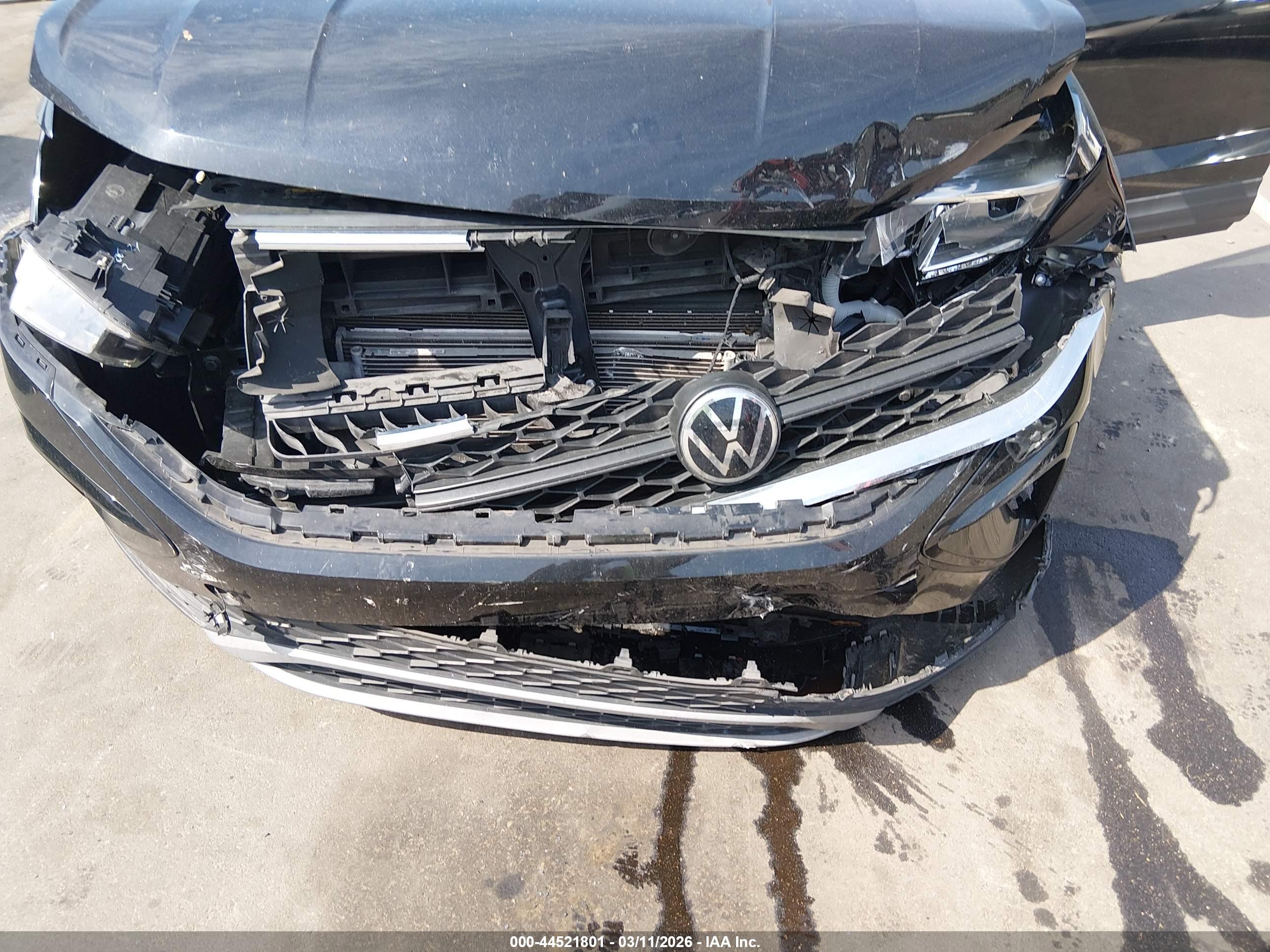 VOLKSWAGEN TAOS image 6