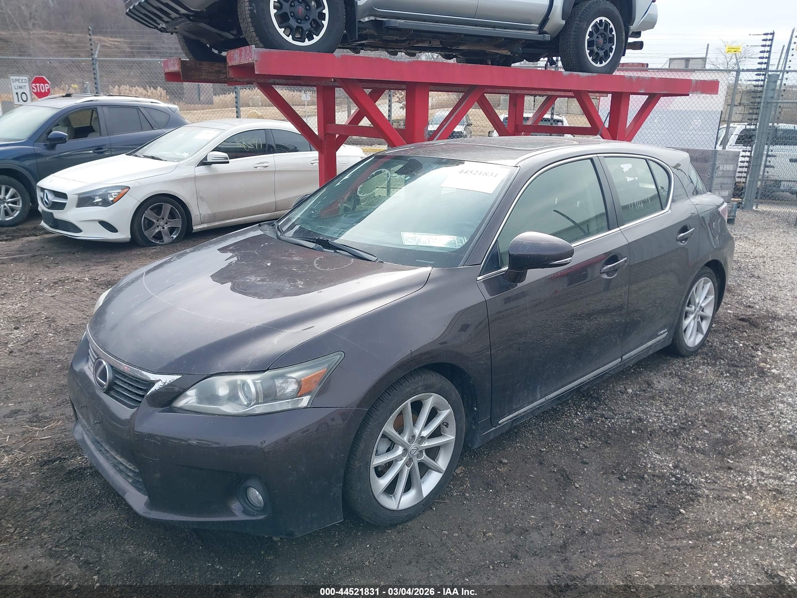 LEXUS CT image 2