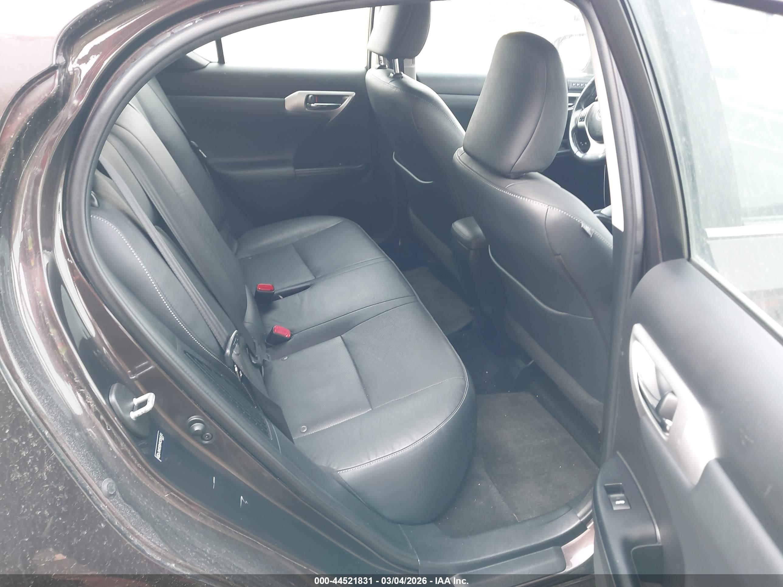 LEXUS CT image 8