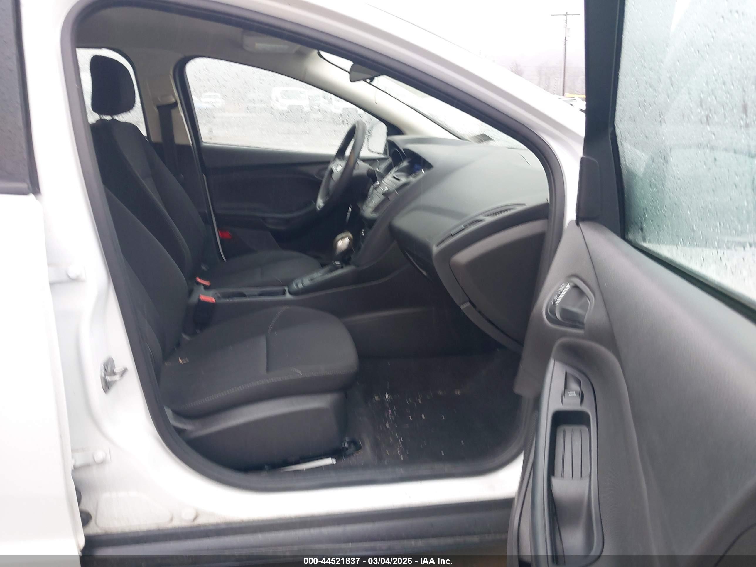 FORD FOCUS image 5