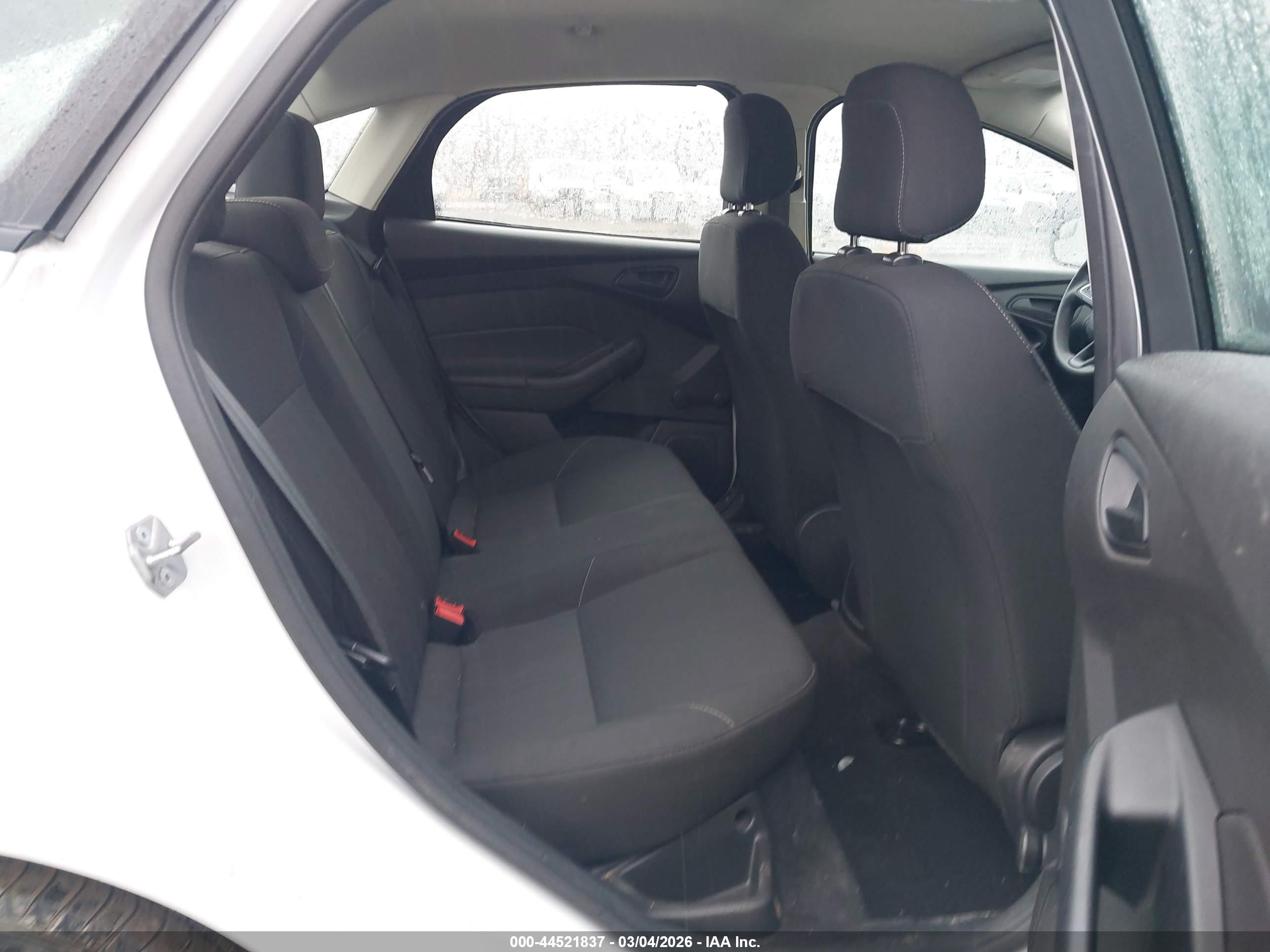 FORD FOCUS image 8