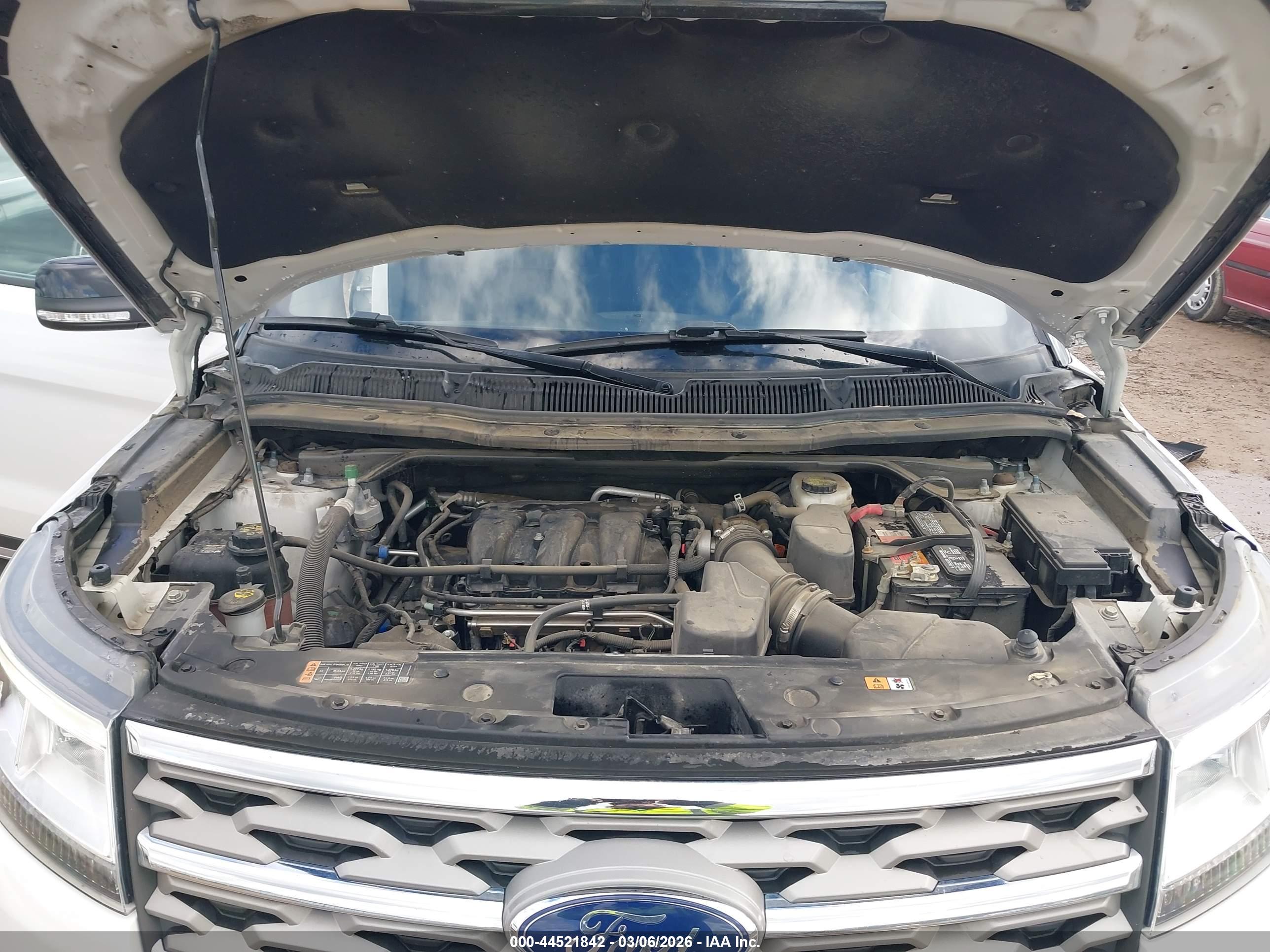 FORD EXPLORER image 10