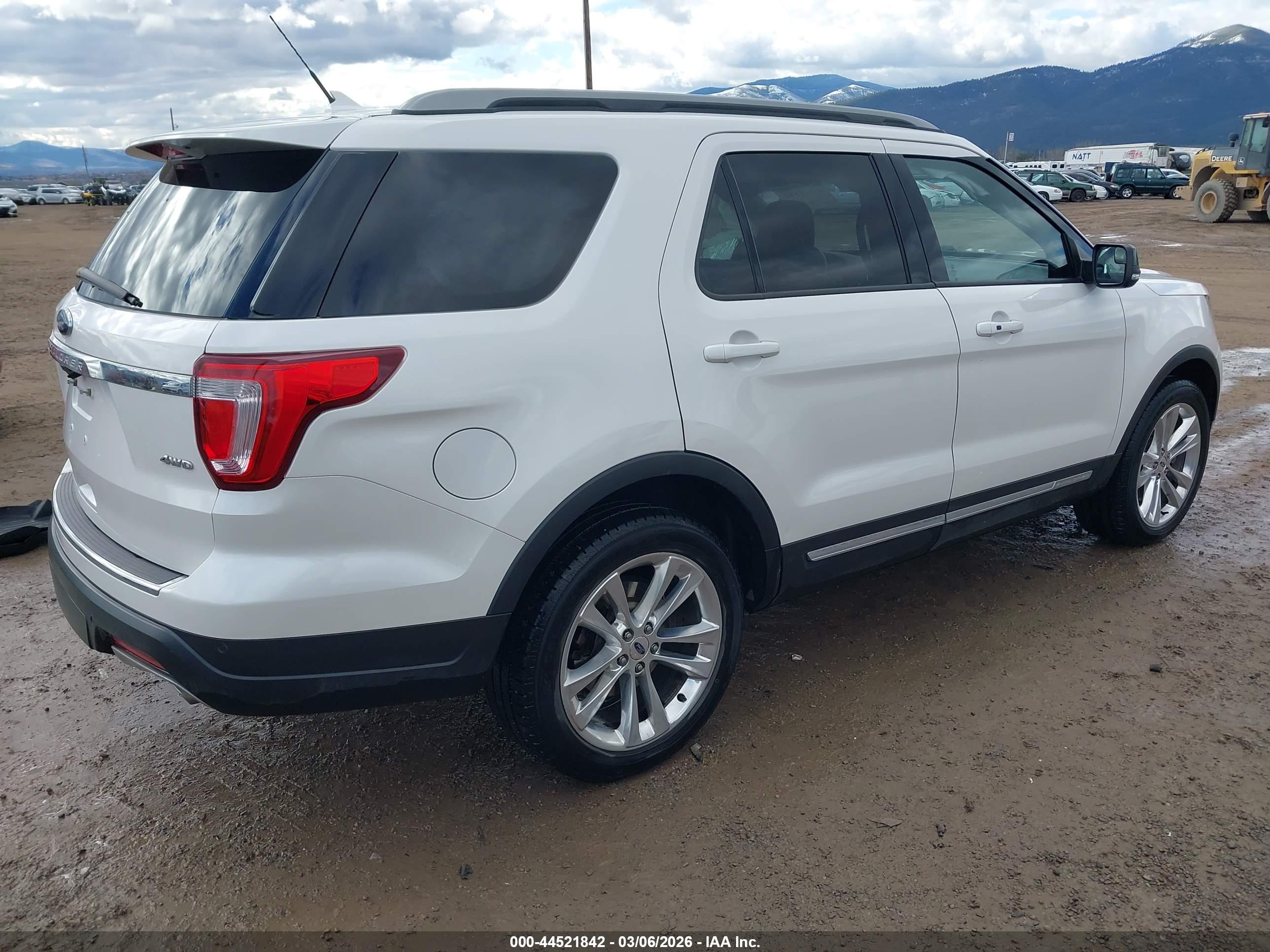 FORD EXPLORER image 4