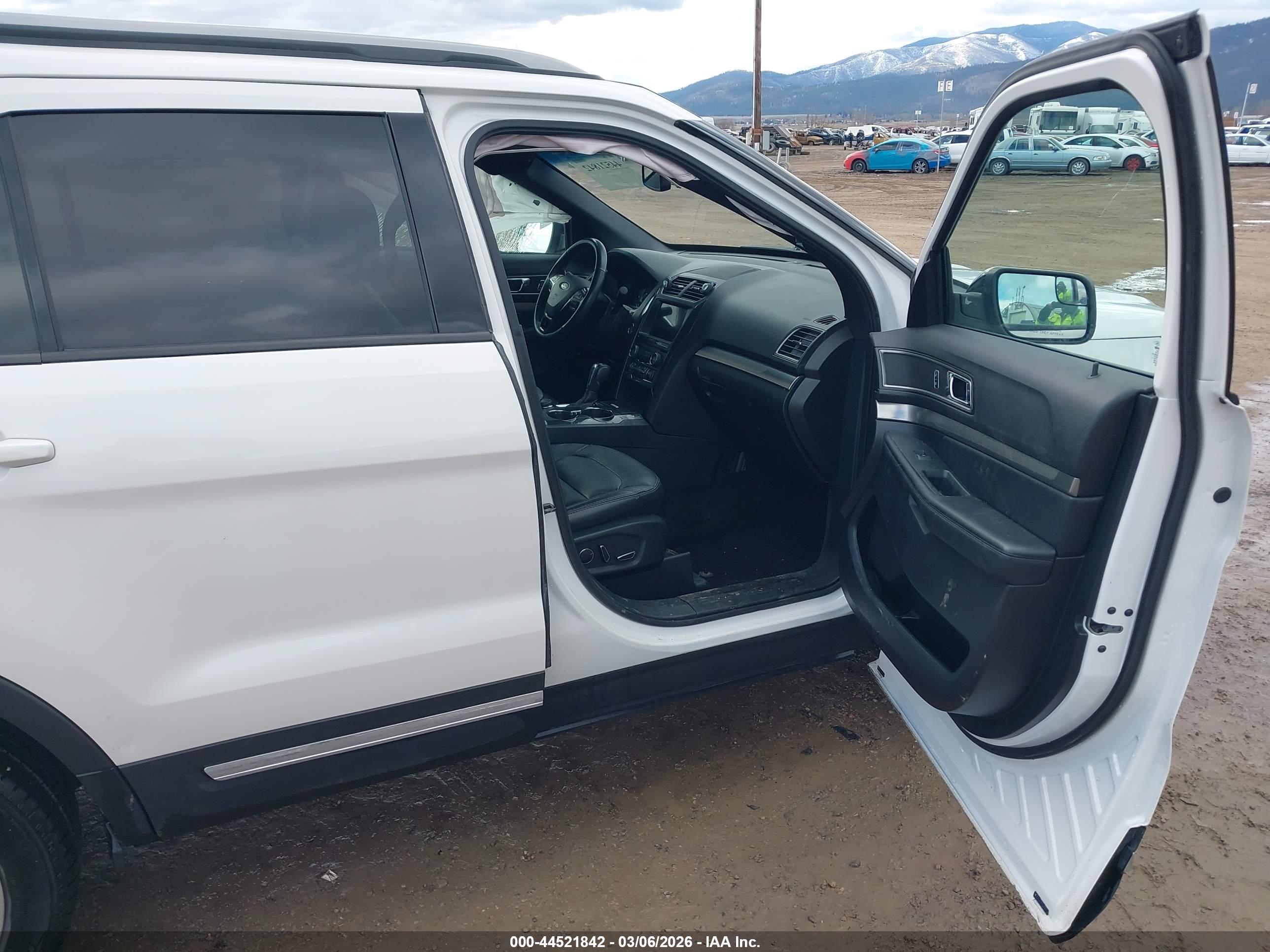 FORD EXPLORER image 5