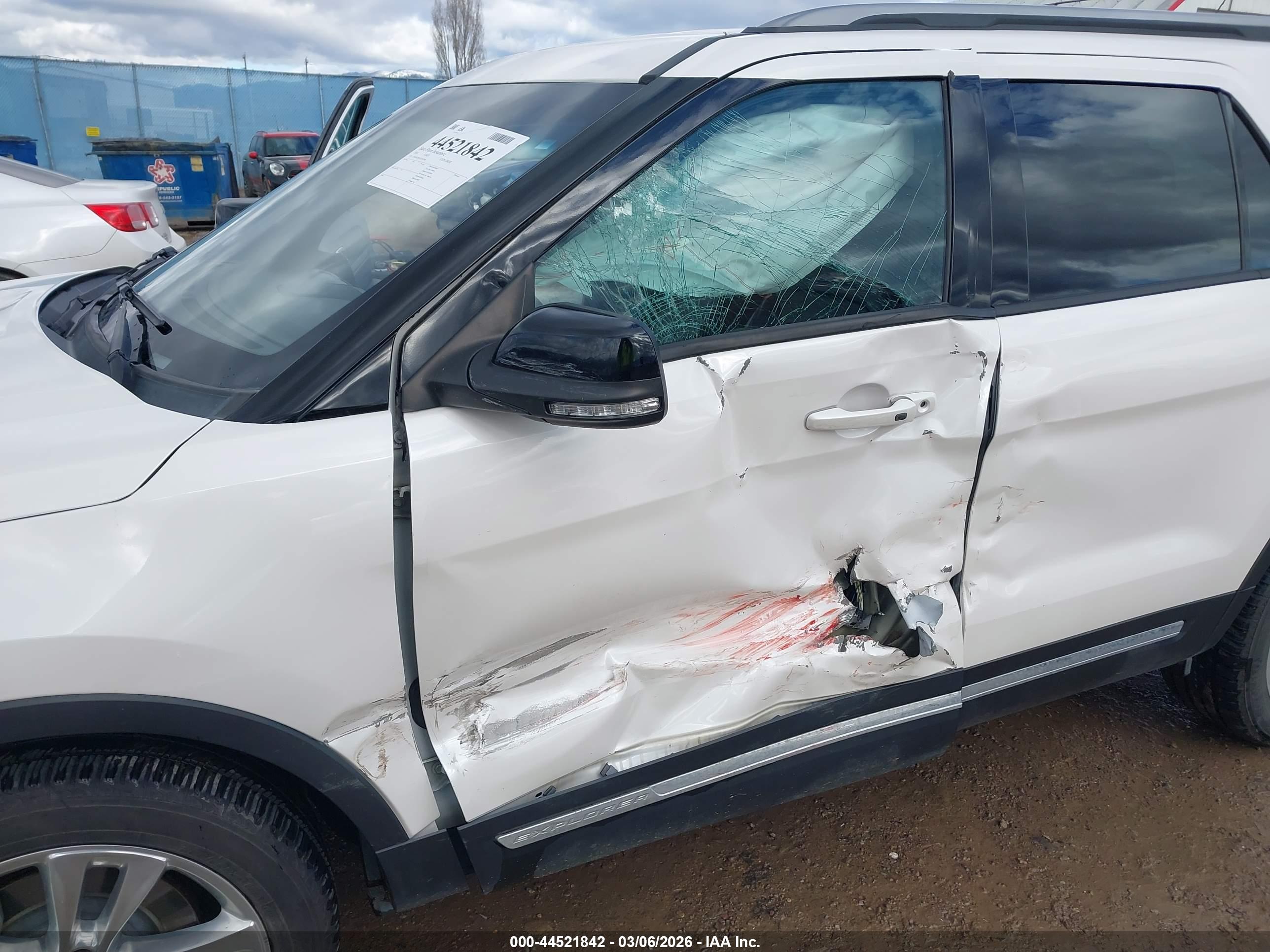 FORD EXPLORER image 6