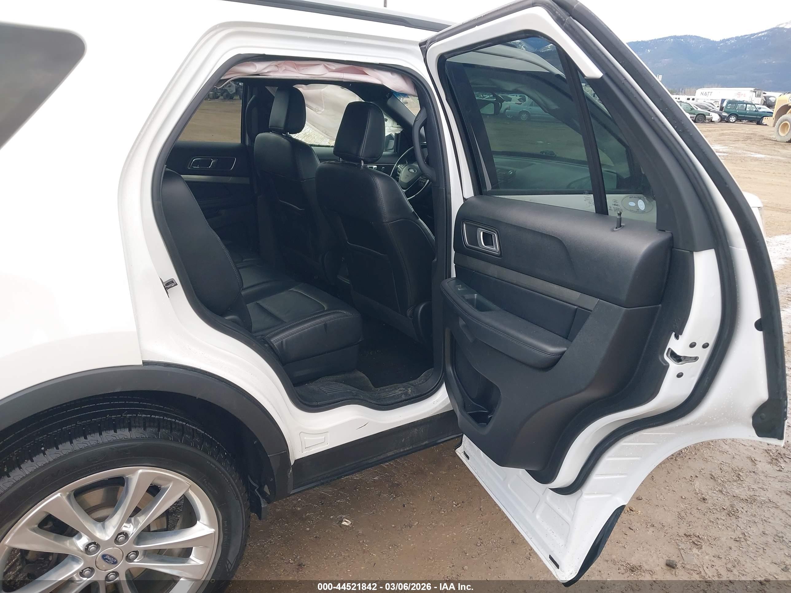 FORD EXPLORER image 8