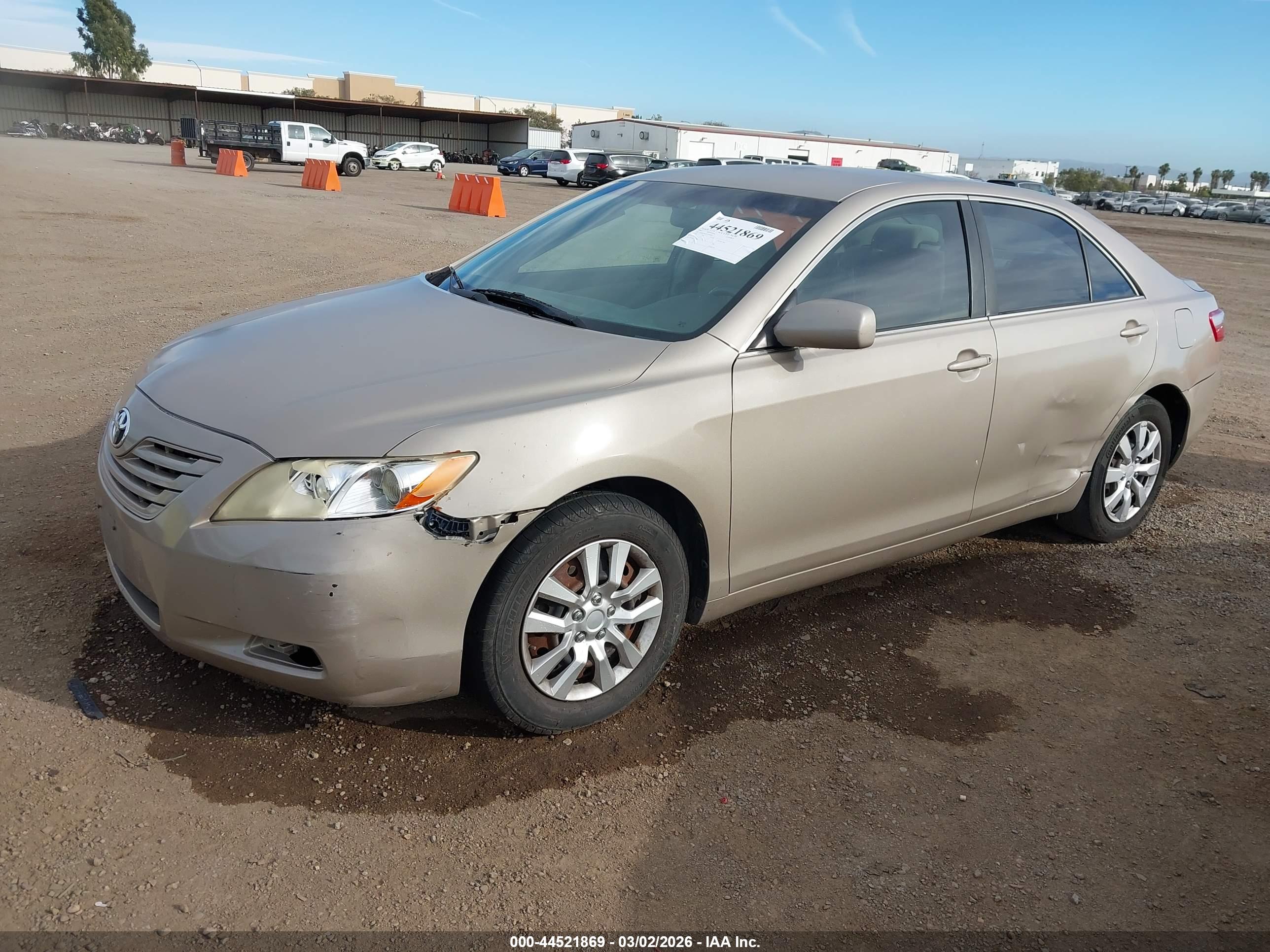 TOYOTA CAMRY image 2