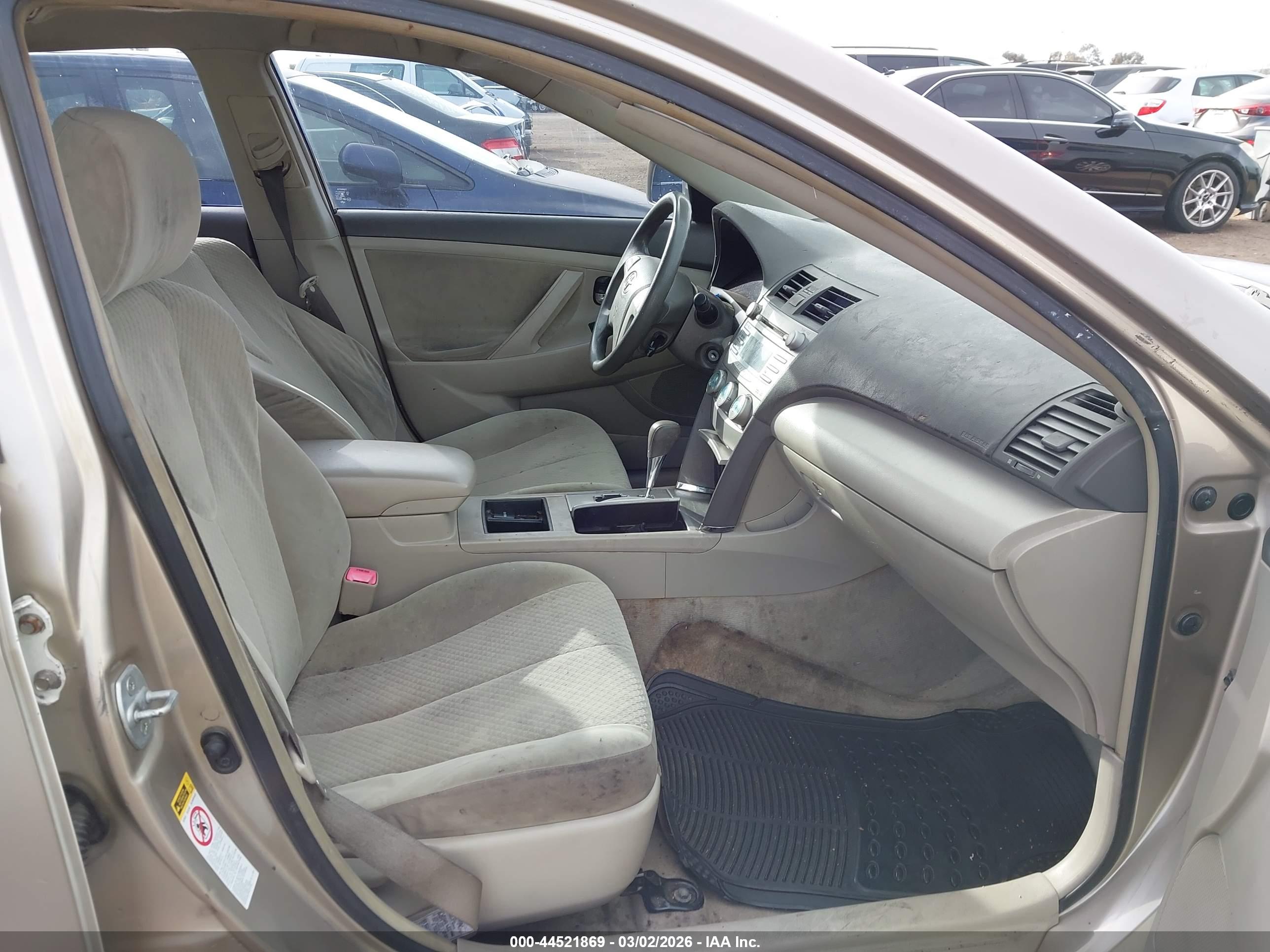 TOYOTA CAMRY image 5