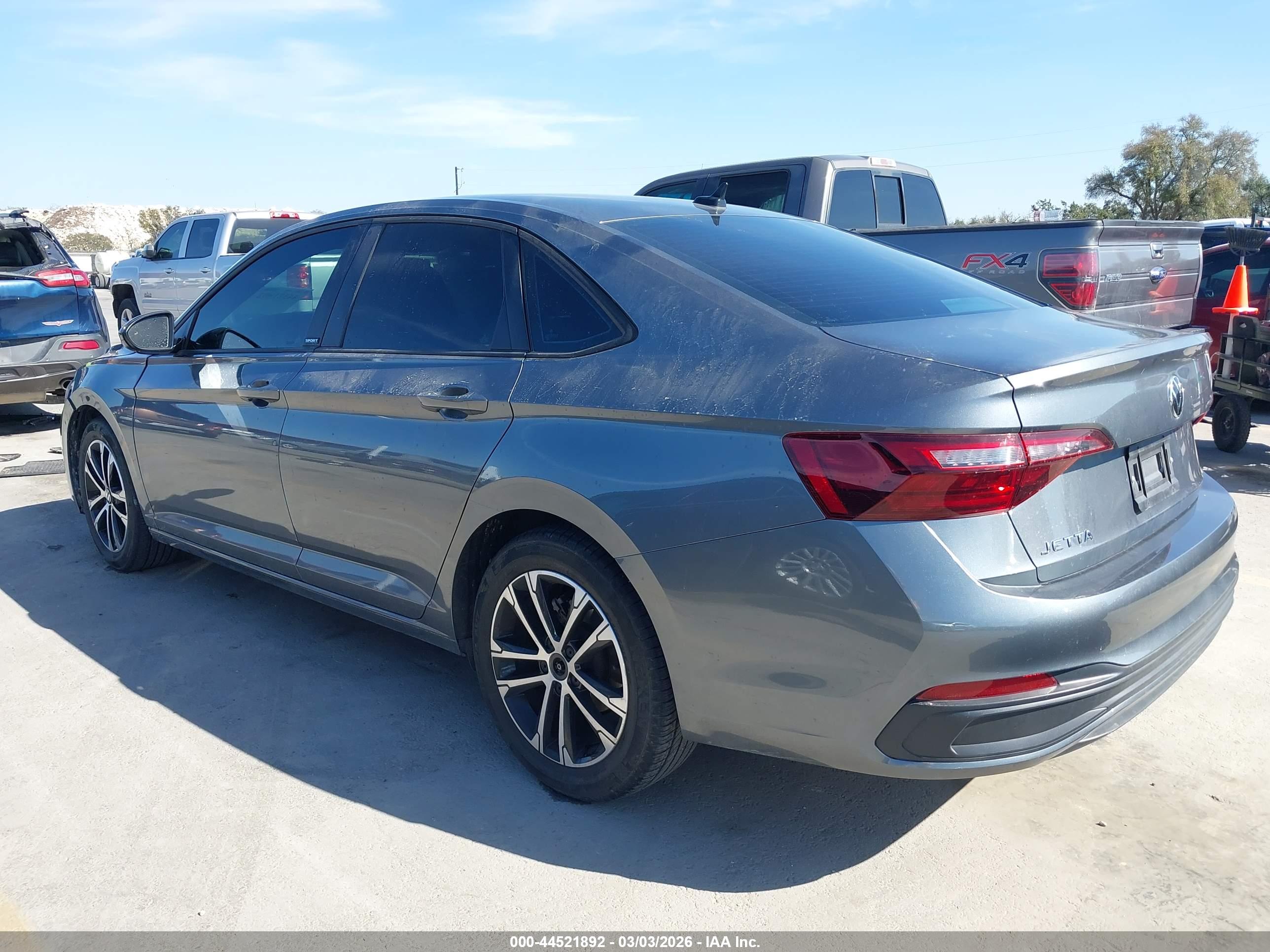 VOLKSWAGEN JETTA image 3