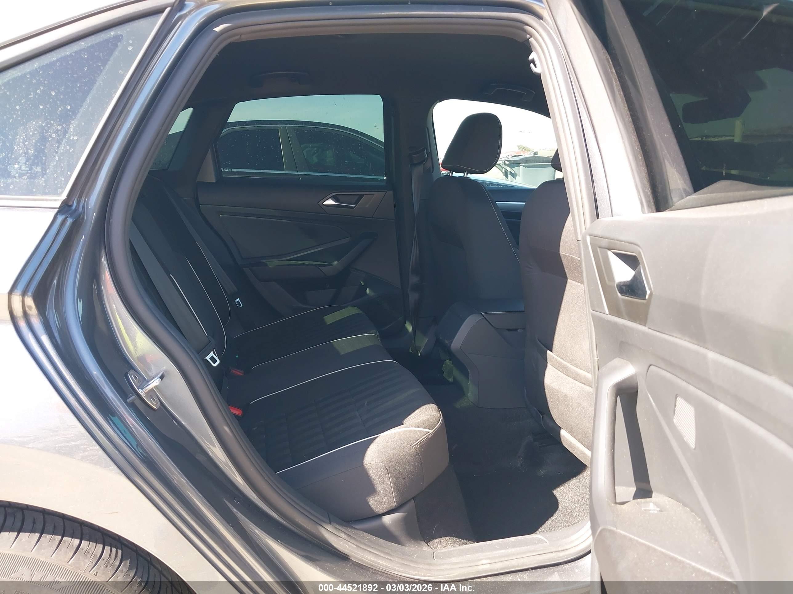VOLKSWAGEN JETTA image 8