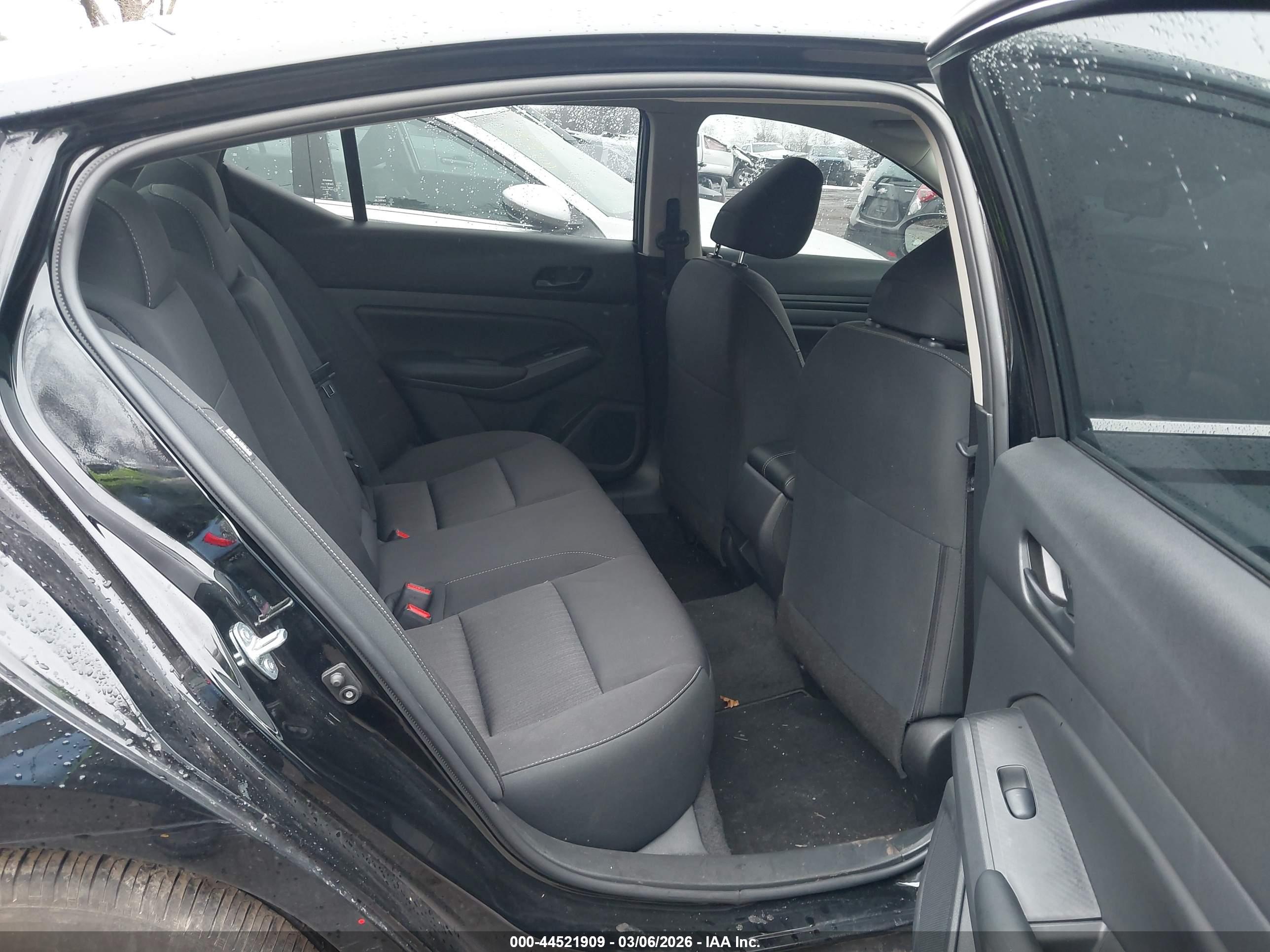 NISSAN ALTIMA image 8