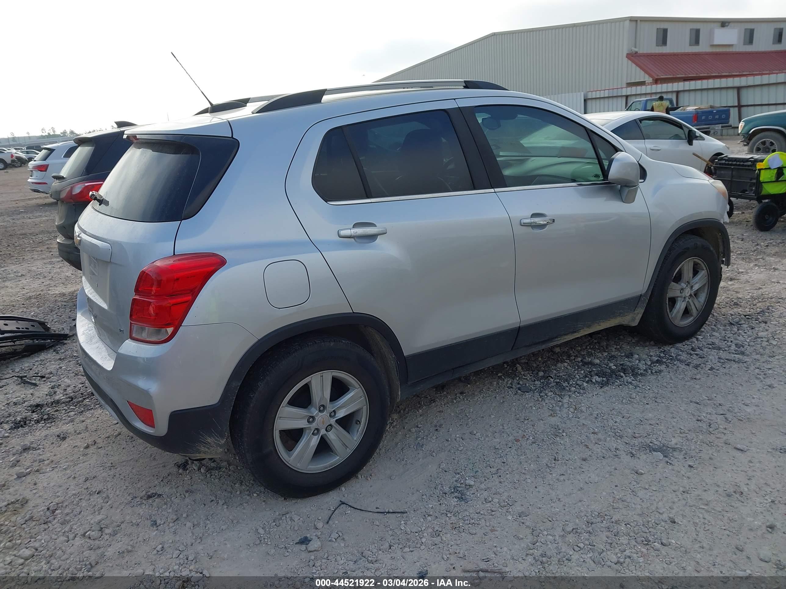 CHEVROLET TRAX image 4