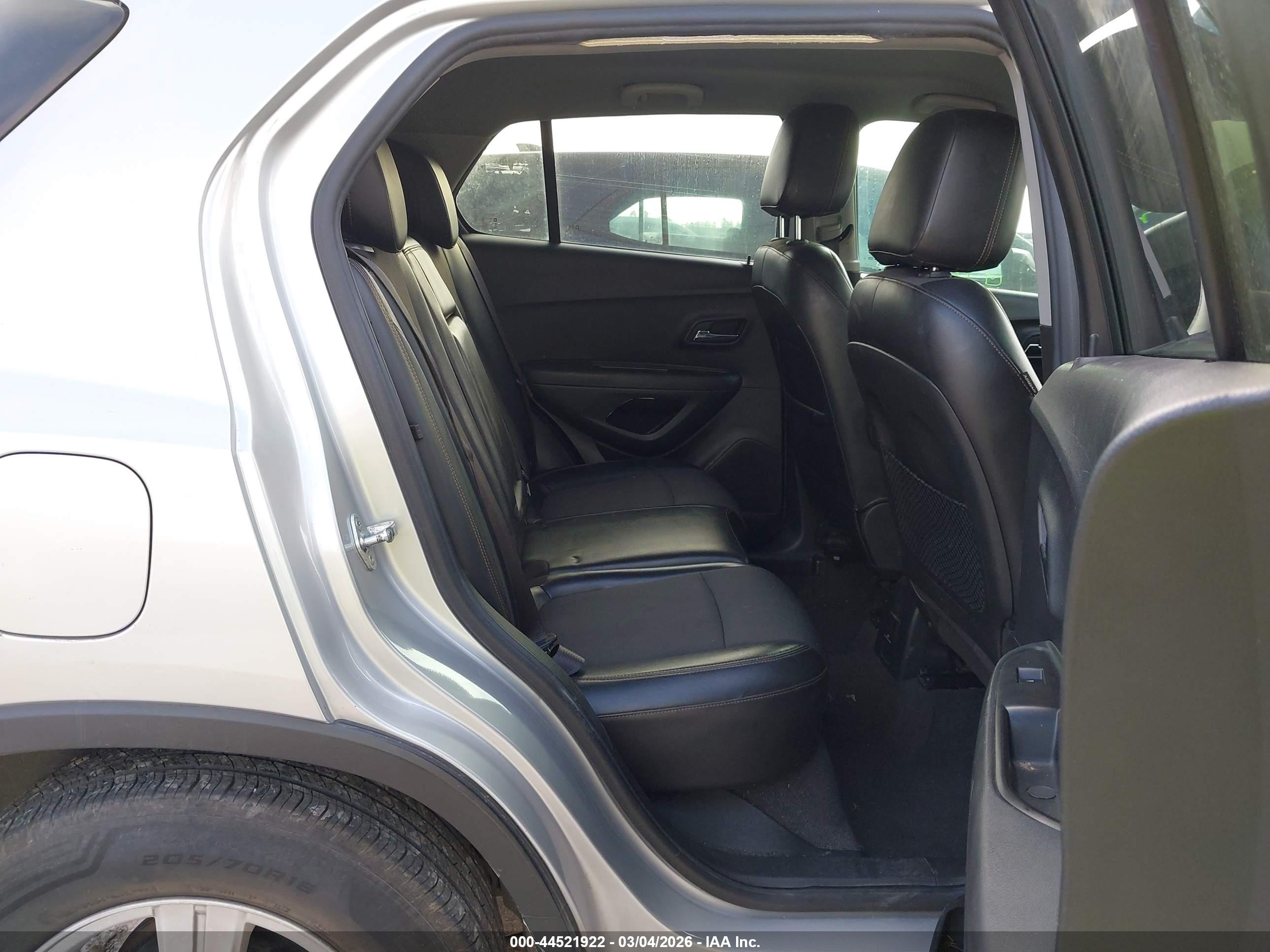 CHEVROLET TRAX image 8