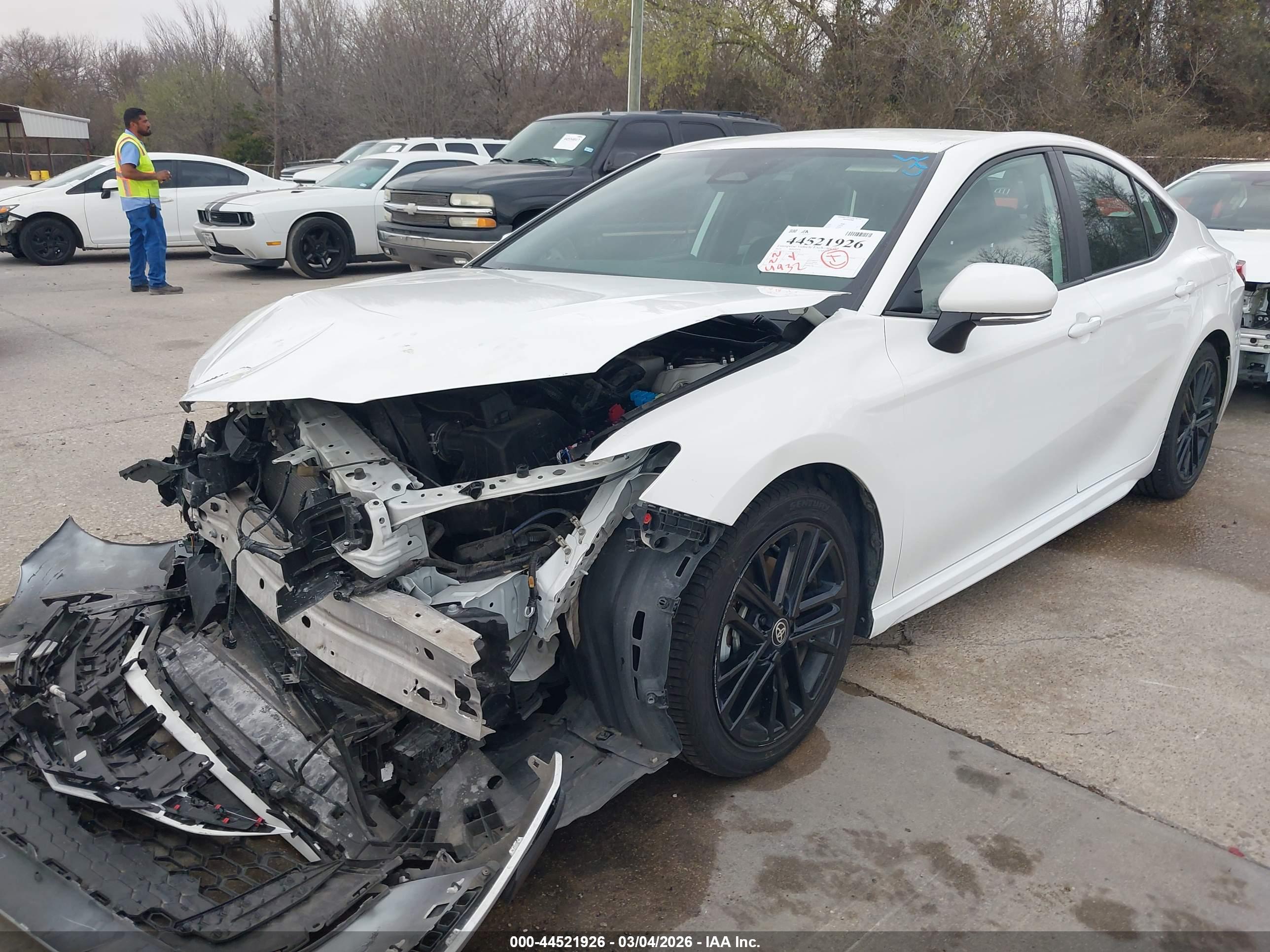TOYOTA CAMRY image 2