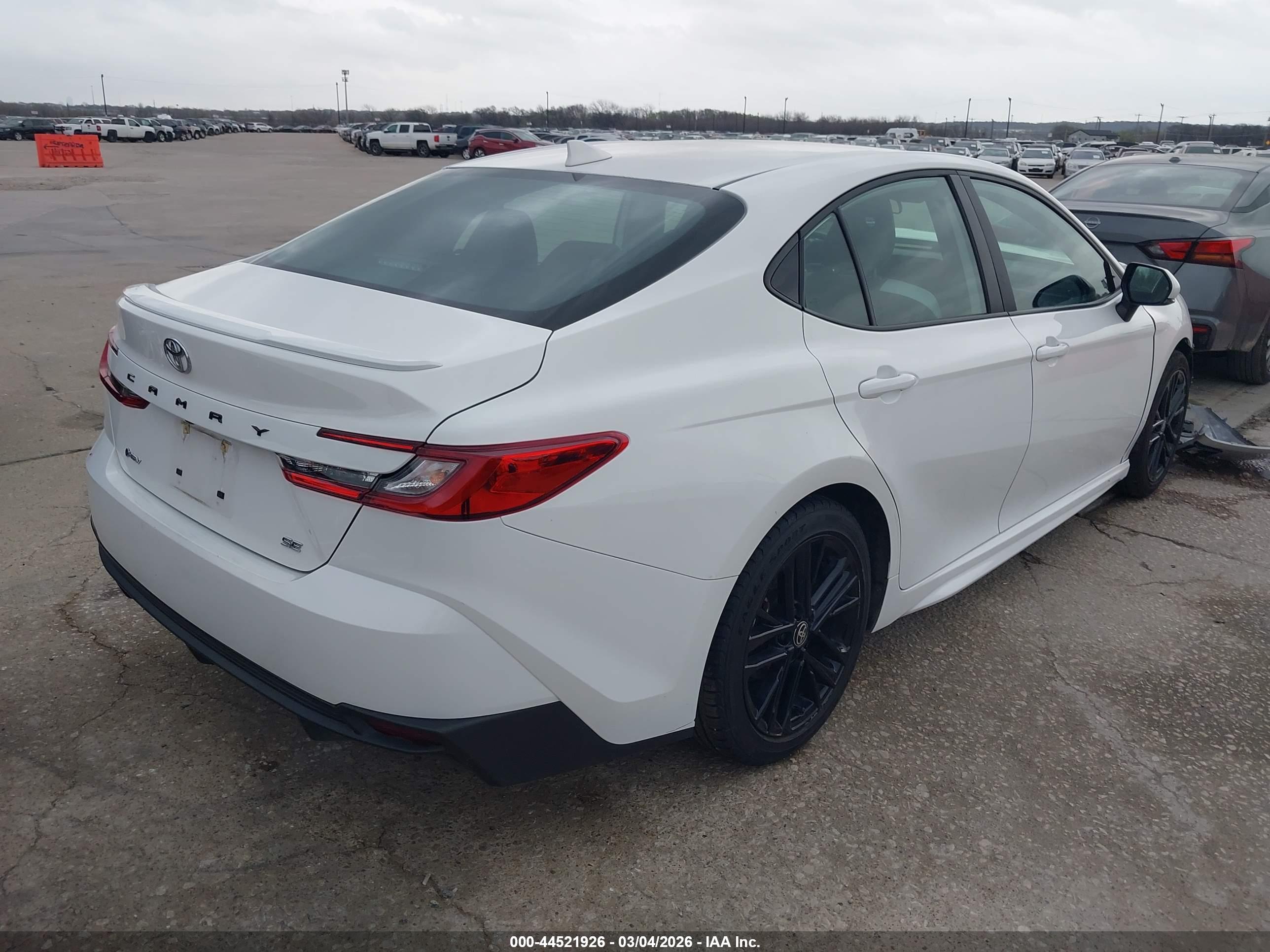 TOYOTA CAMRY image 4