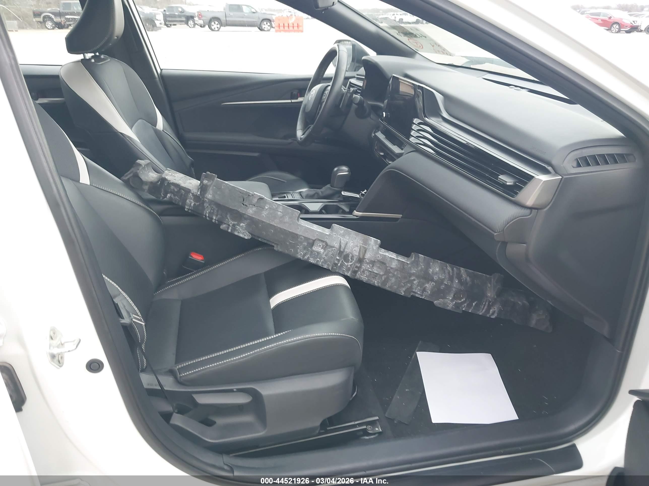 TOYOTA CAMRY image 5