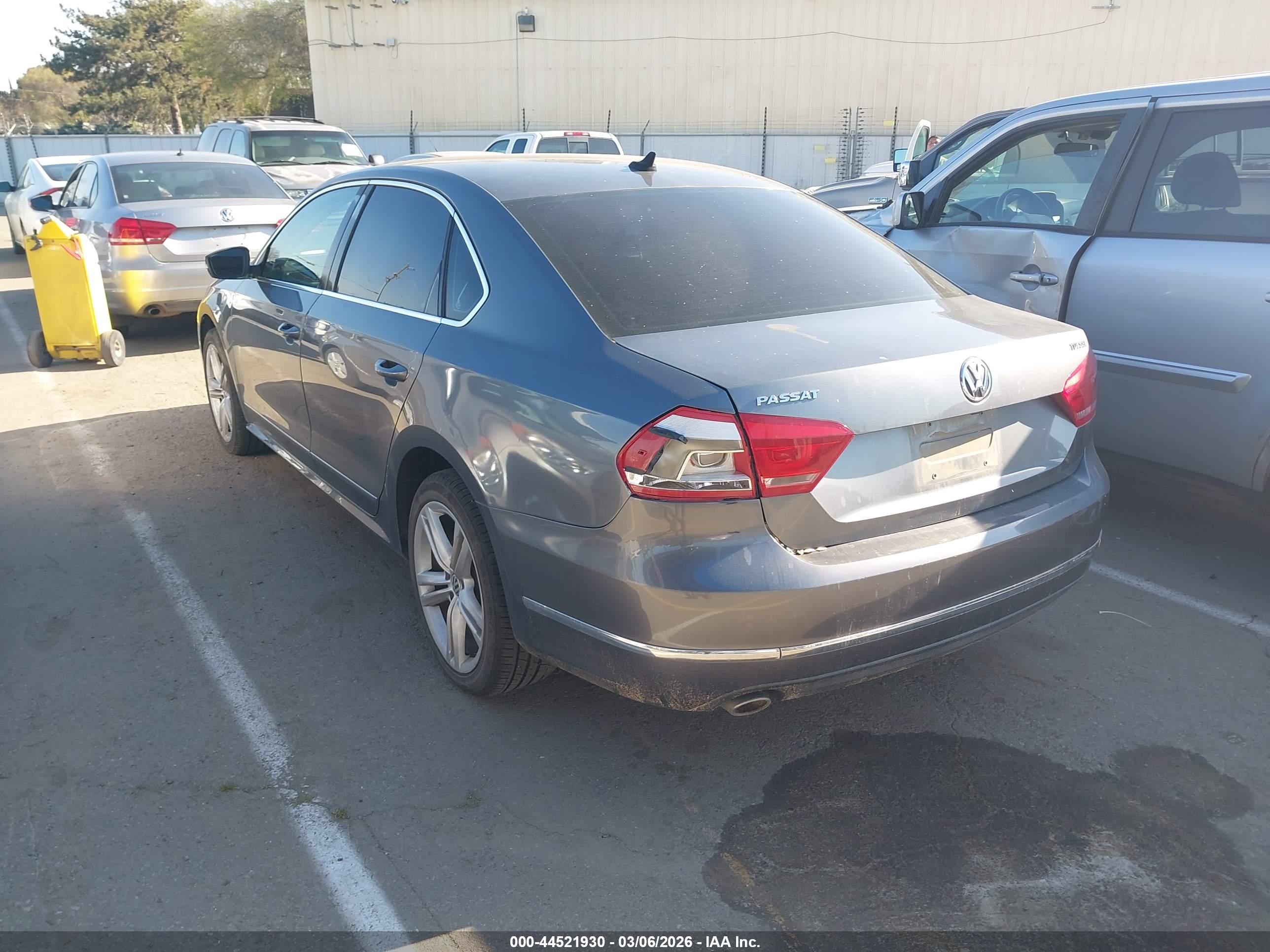 VOLKSWAGEN PASSAT image 3