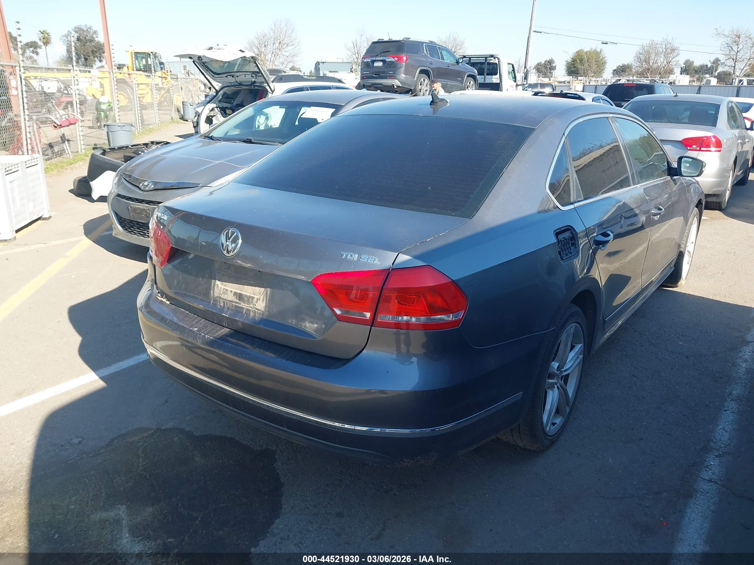 VOLKSWAGEN PASSAT image 4