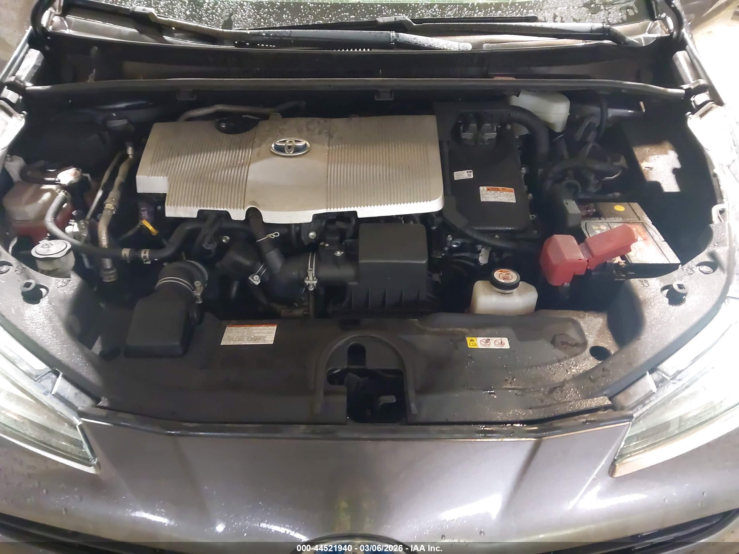 TOYOTA PRIUS image 10