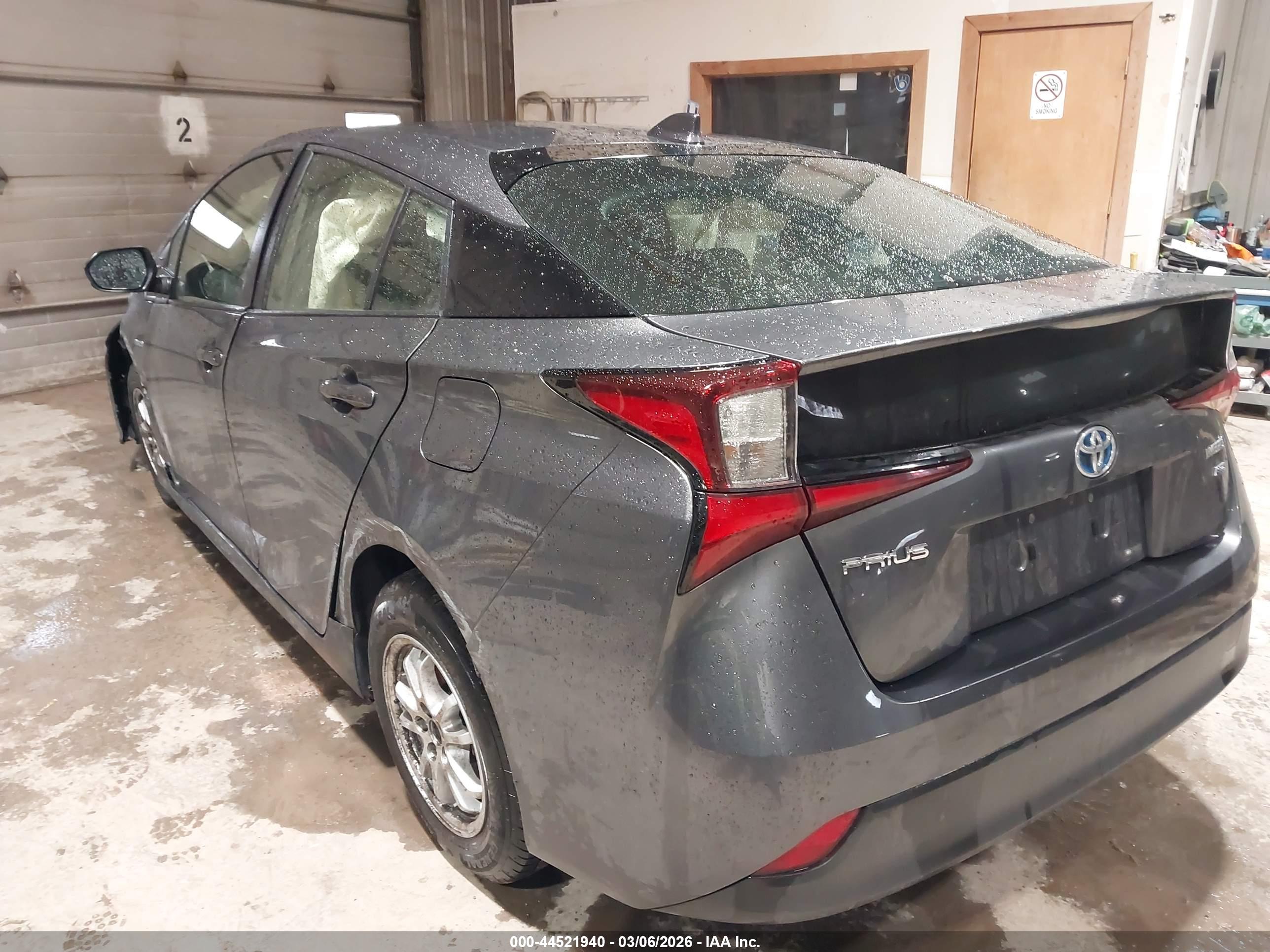 TOYOTA PRIUS image 3
