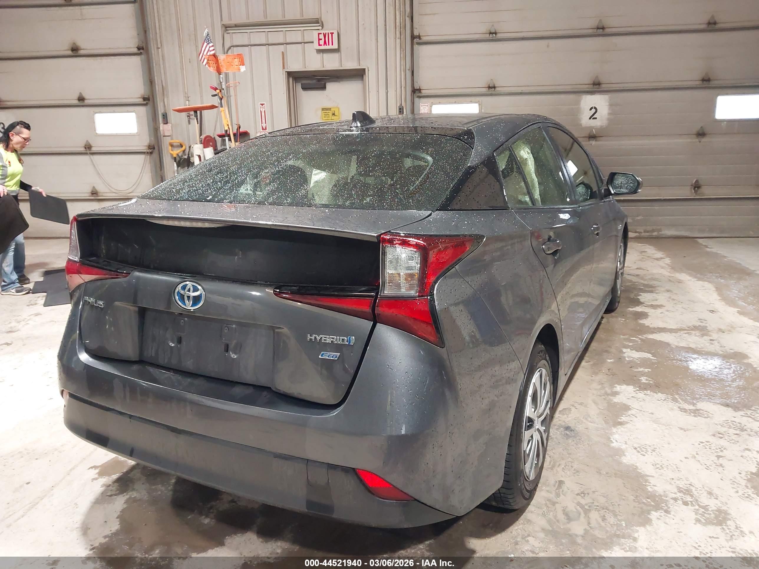 TOYOTA PRIUS image 4