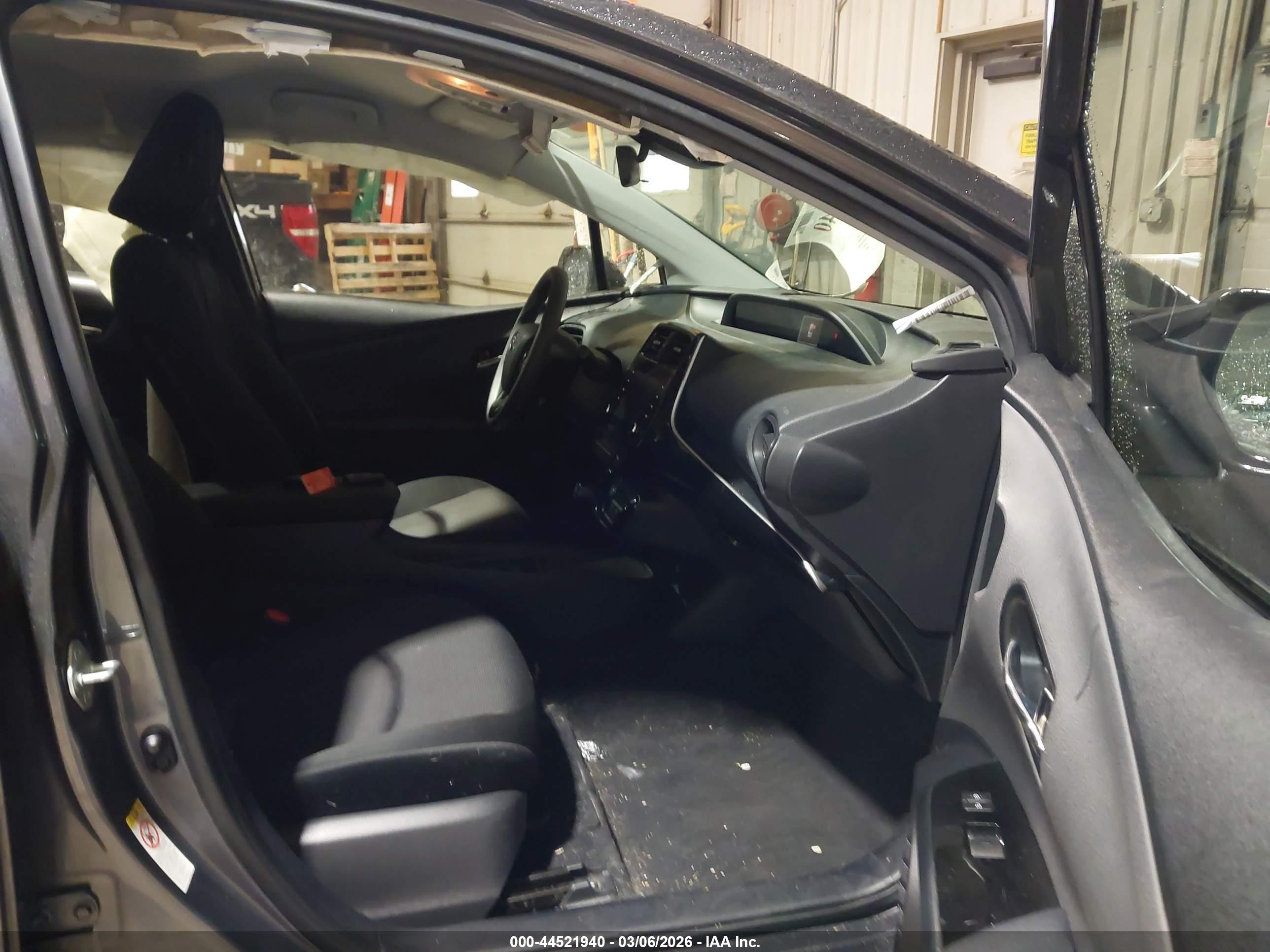 TOYOTA PRIUS image 5